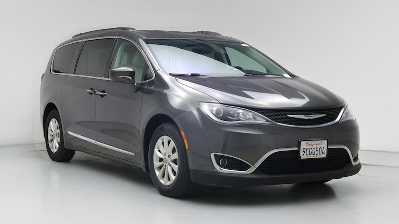2017 Chrysler Pacifica Touring L Hero Image