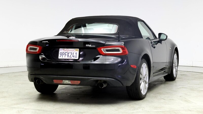 2017 Fiat 124 Spider Lusso 8