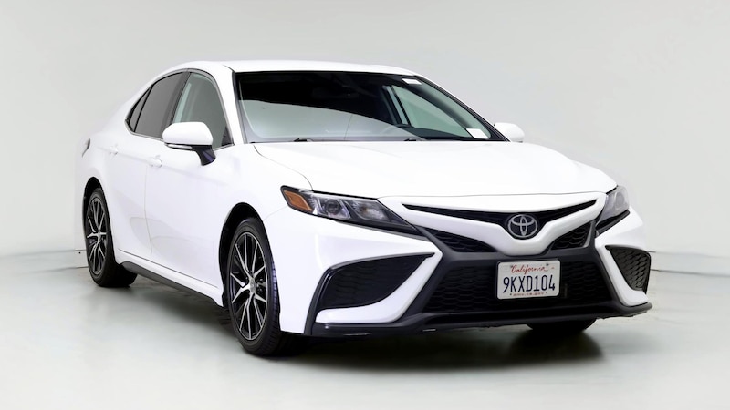 2022 Toyota Camry SE Hero Image