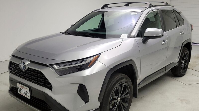 2022 Toyota RAV4 SE 3