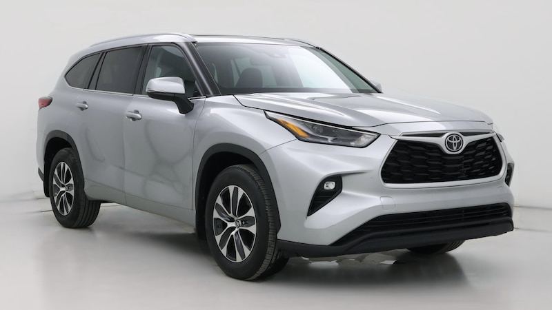 2022 Toyota Highlander XLE Hero Image