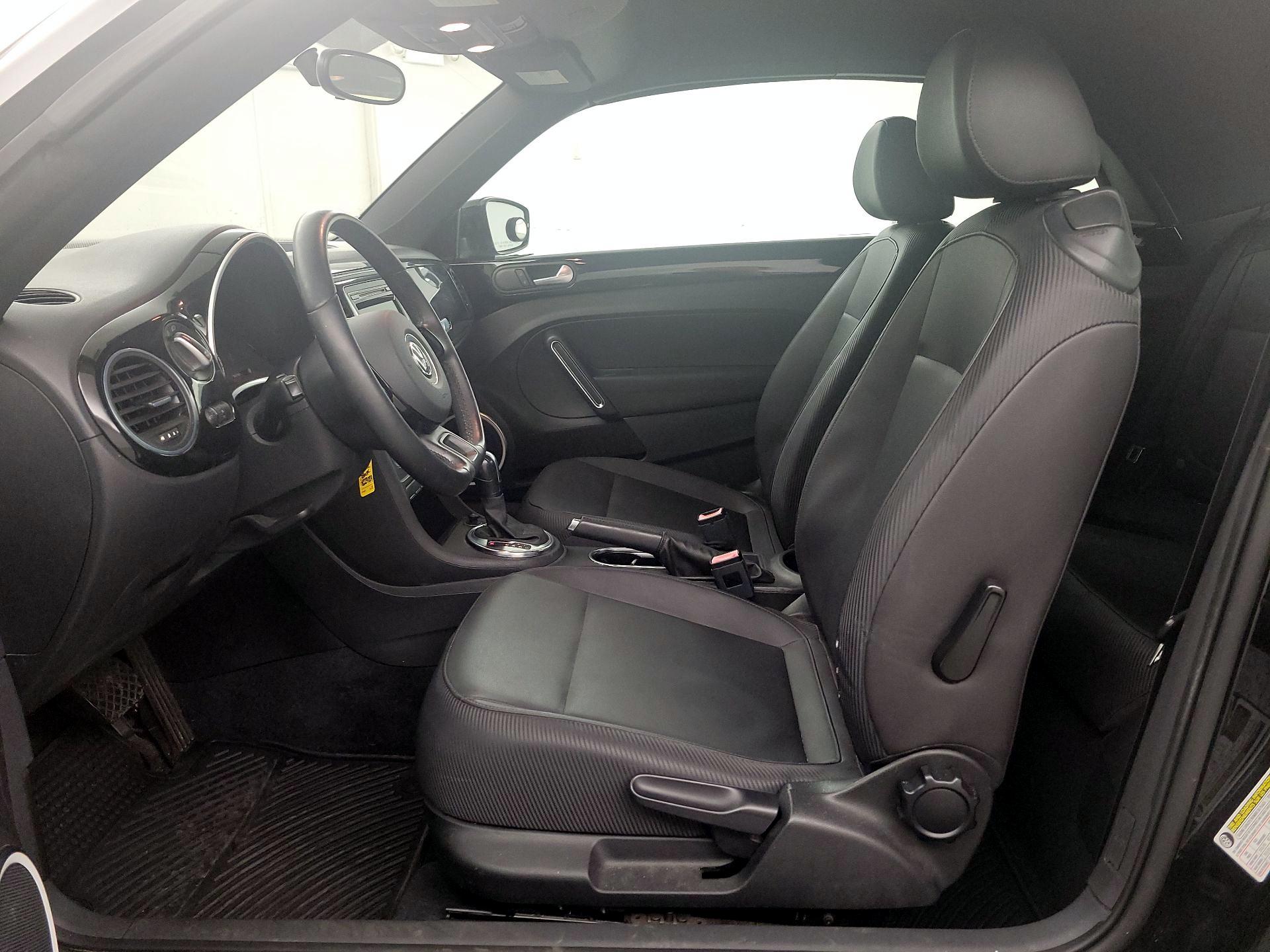 Thumbnail: 2013 Volkswagen Beetle - 11