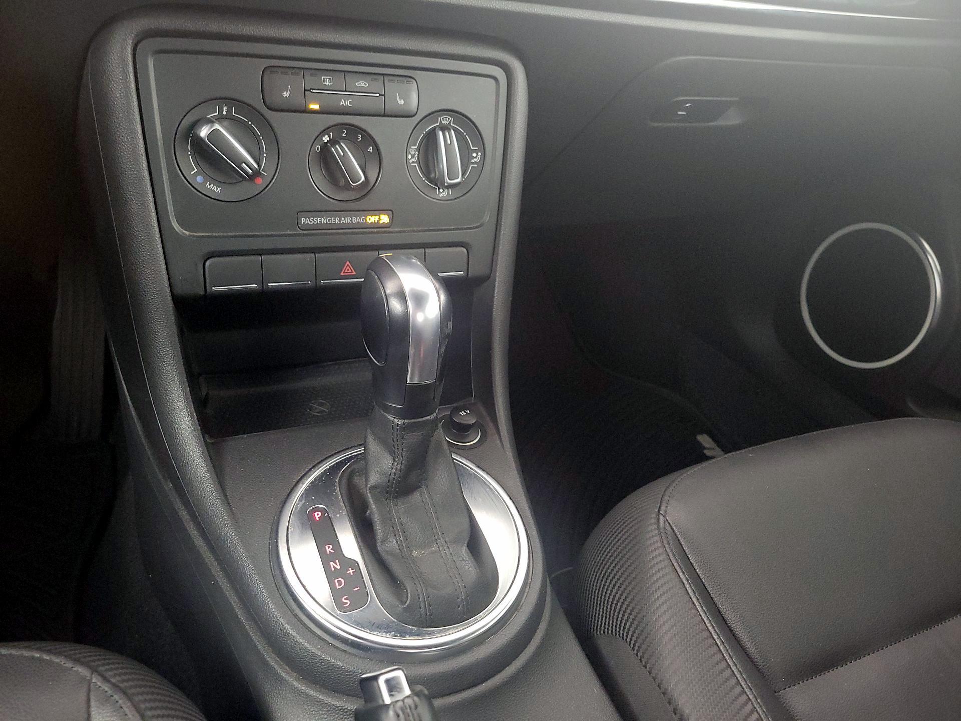 Thumbnail: 2013 Volkswagen Beetle - 16