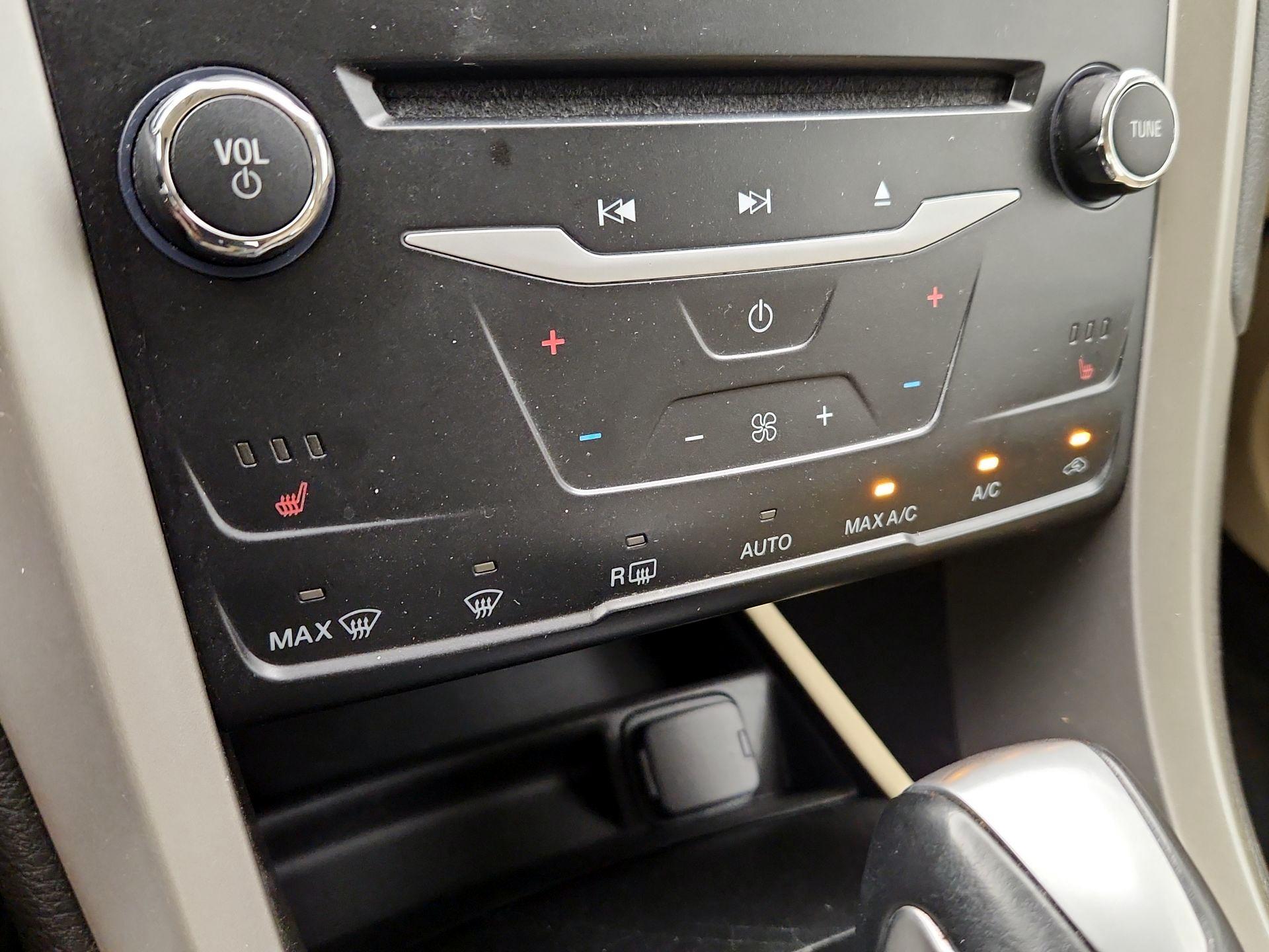 Thumbnail: 2014 Ford Fusion - 17