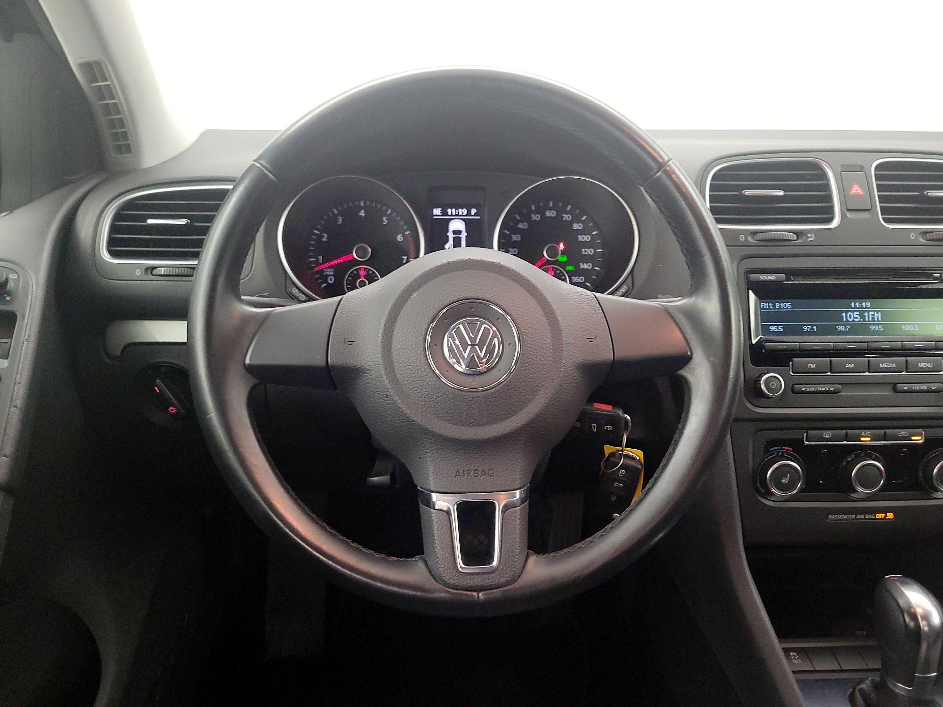 Thumbnail: 2013 Volkswagen Golf - 10