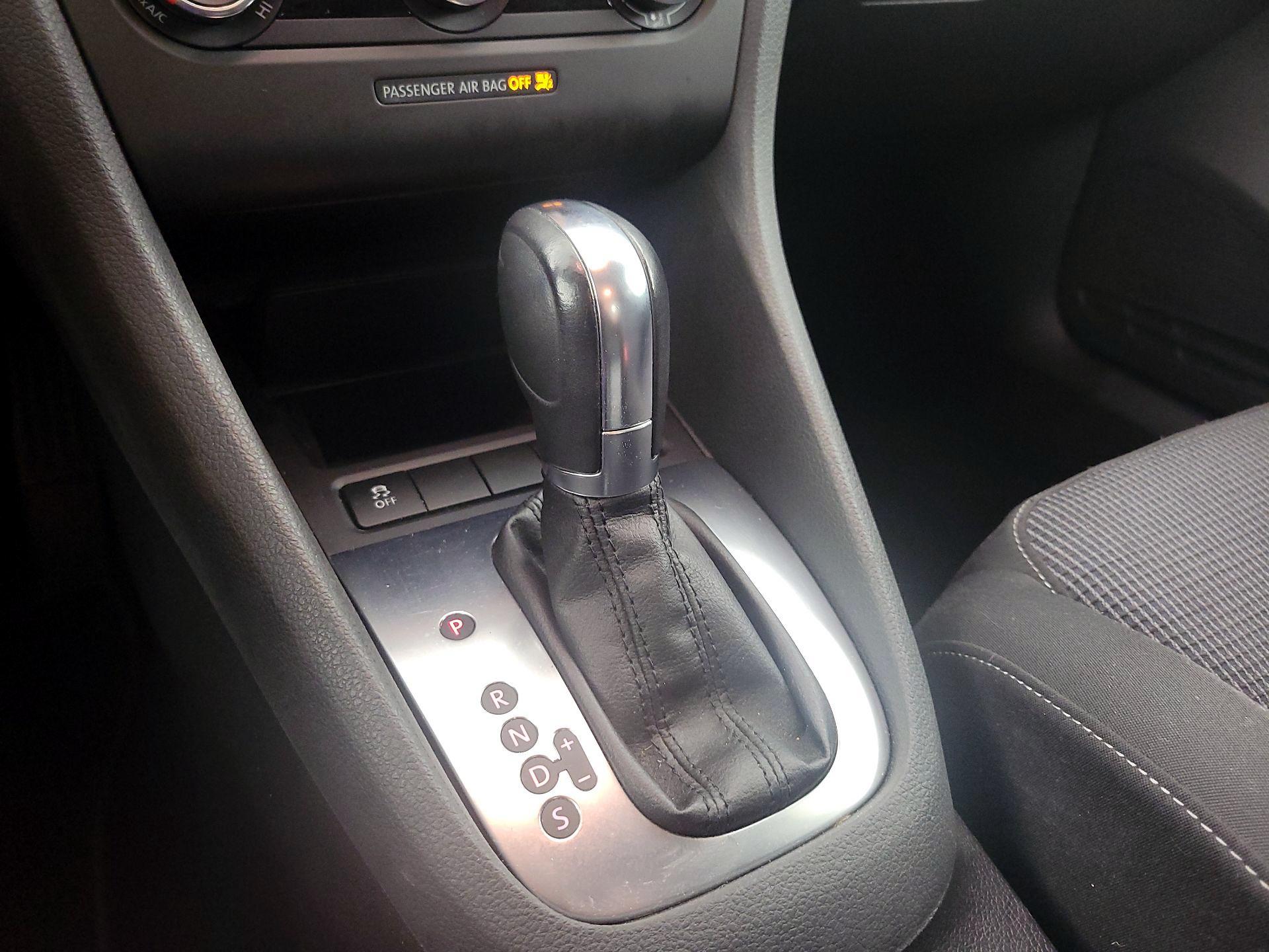Thumbnail: 2013 Volkswagen Golf - 16