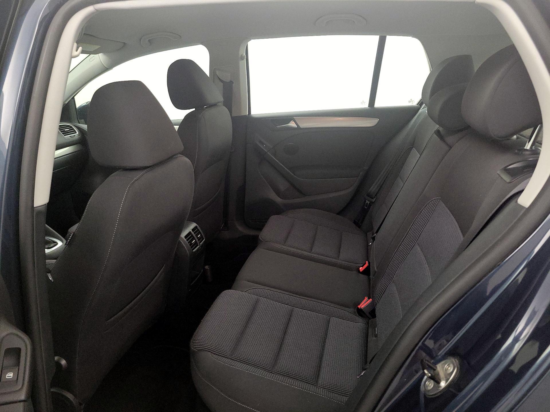 Thumbnail: 2013 Volkswagen Golf - 17