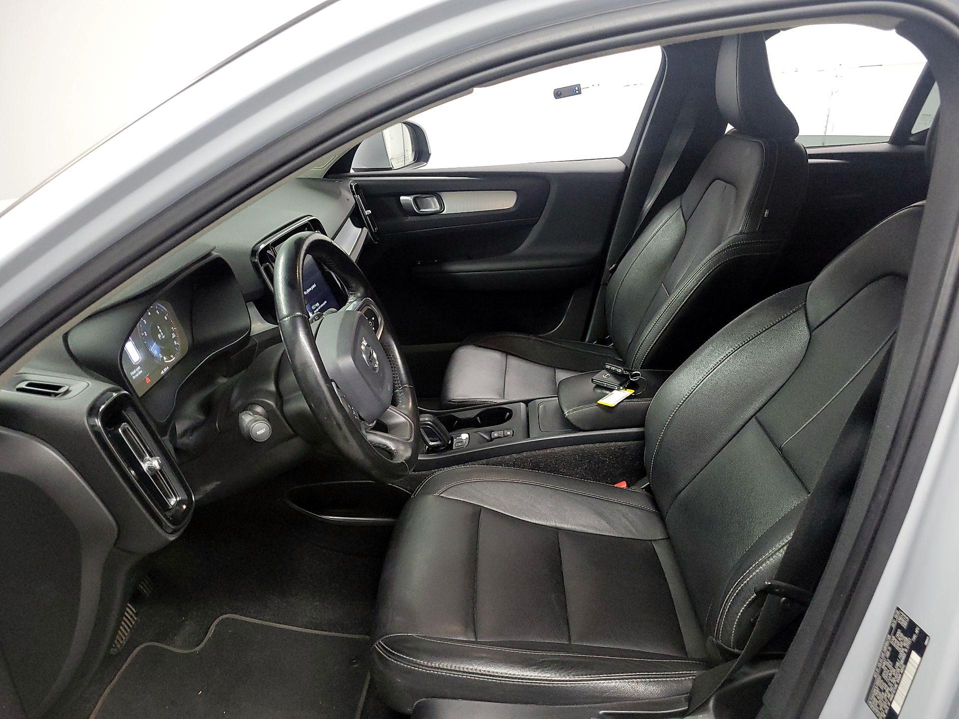 Thumbnail: 2020 Volvo XC40 - 9