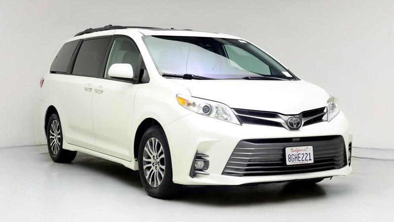 2019 Toyota Sienna XLE Hero Image