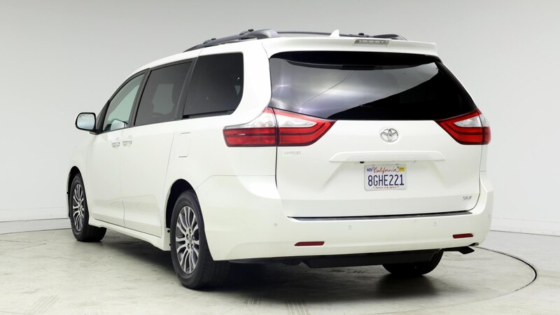 2019 Toyota Sienna XLE 2