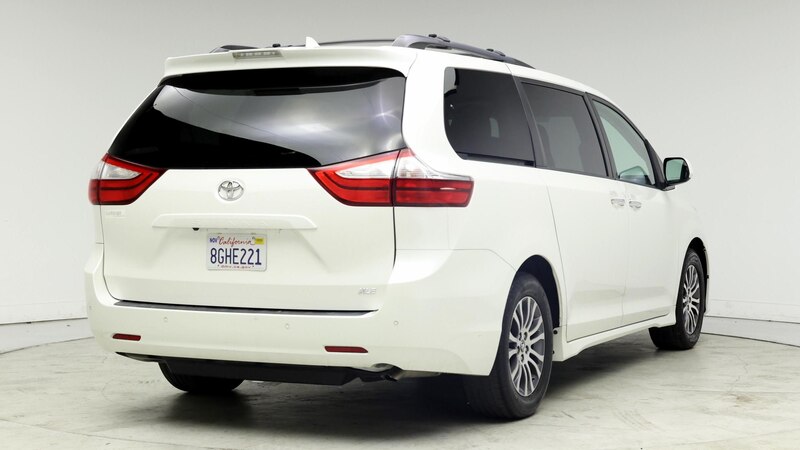 2019 Toyota Sienna XLE 8