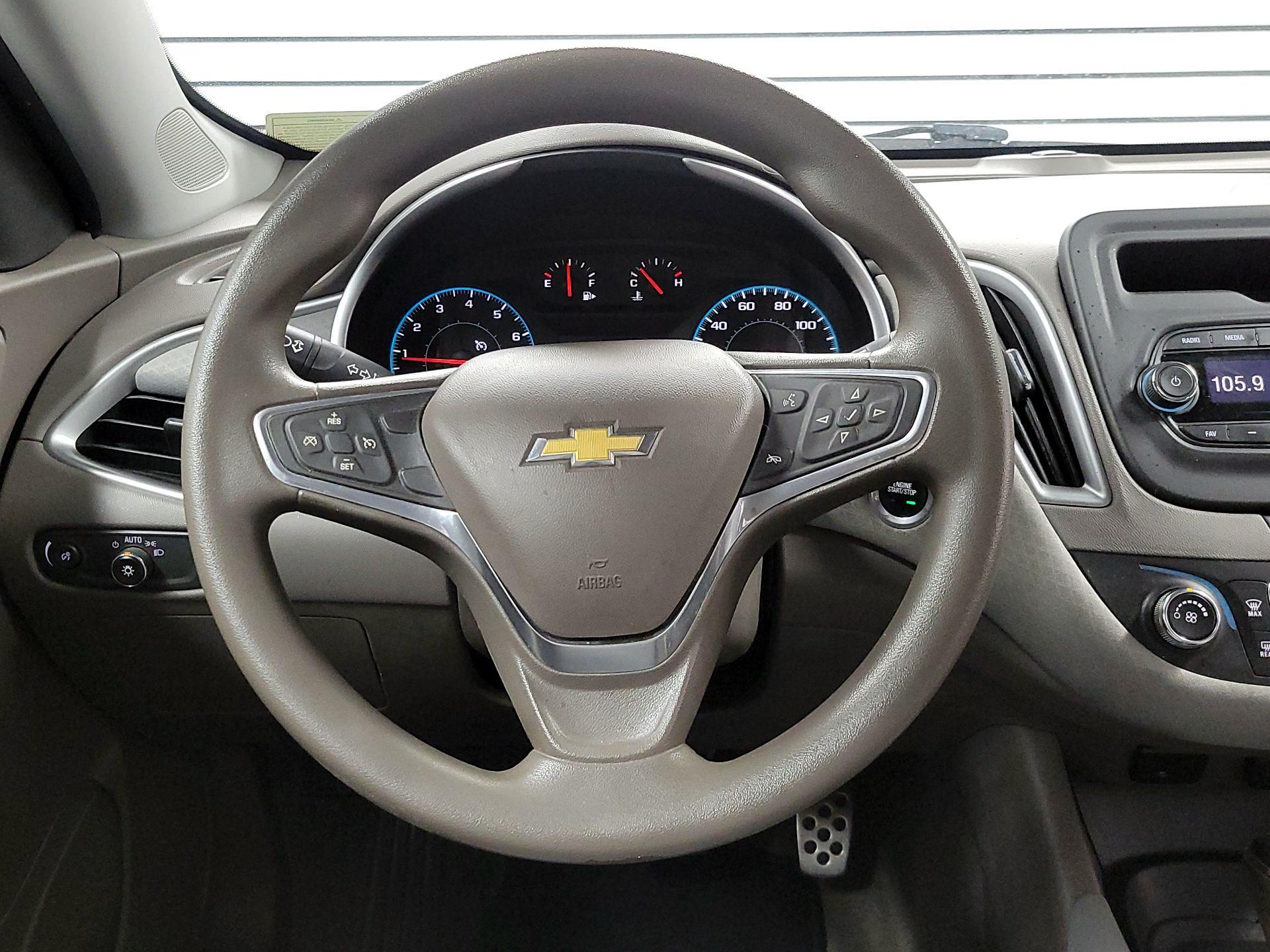 Thumbnail: 2016 Chevrolet Malibu - 10