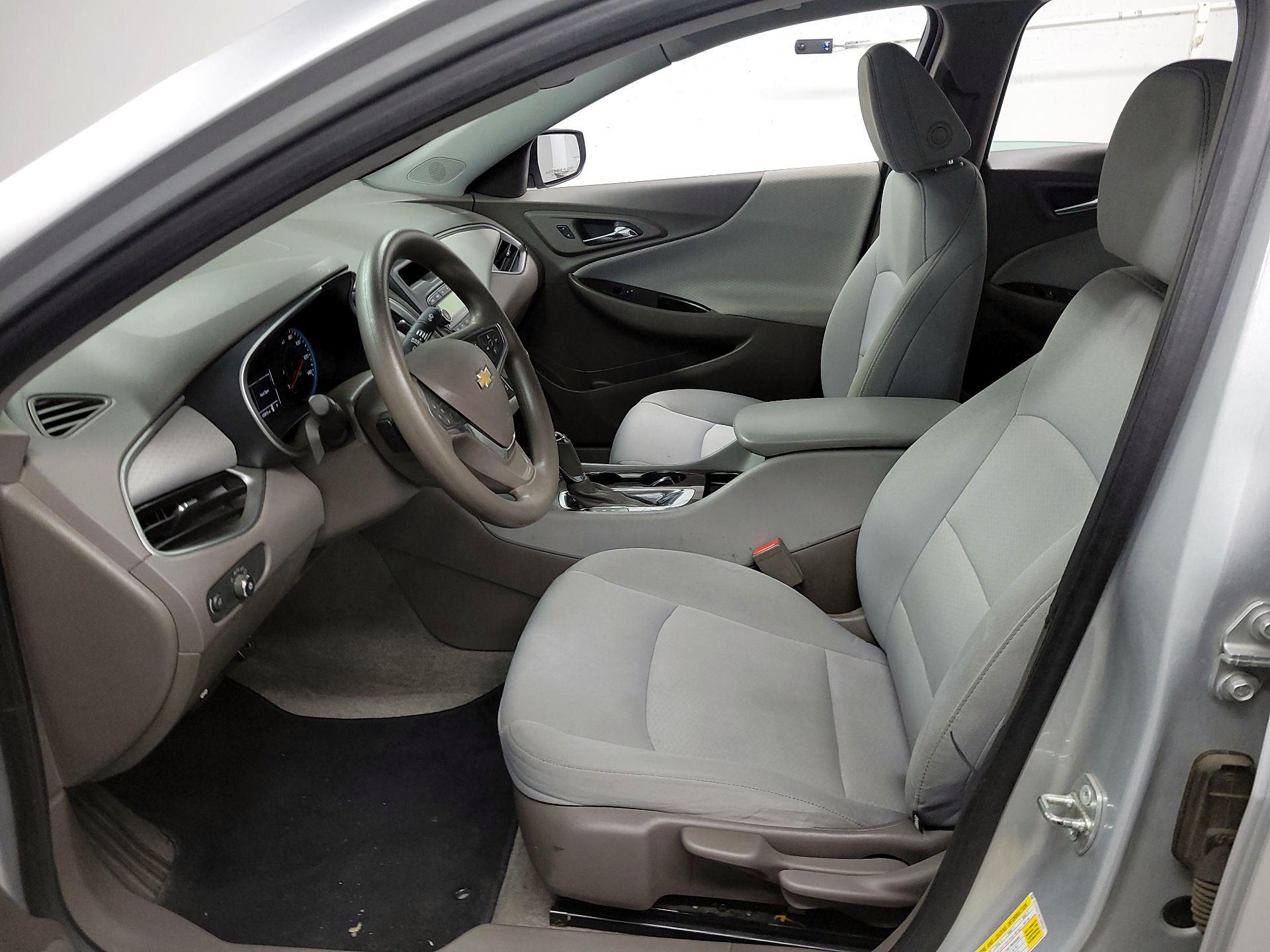 Thumbnail: 2016 Chevrolet Malibu - 11
