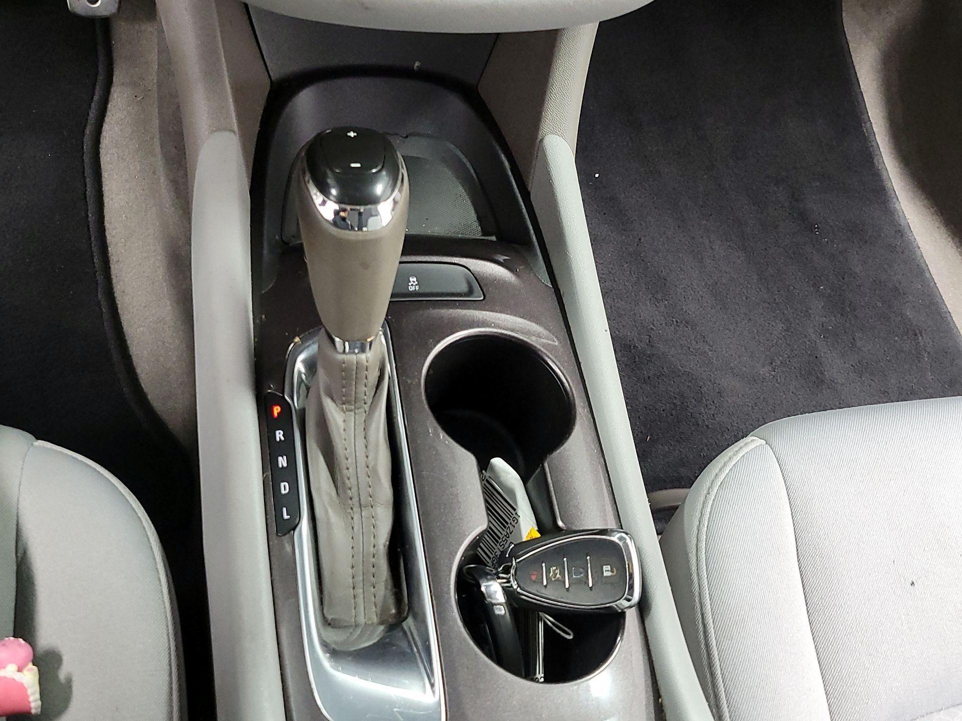 Thumbnail: 2016 Chevrolet Malibu - 16