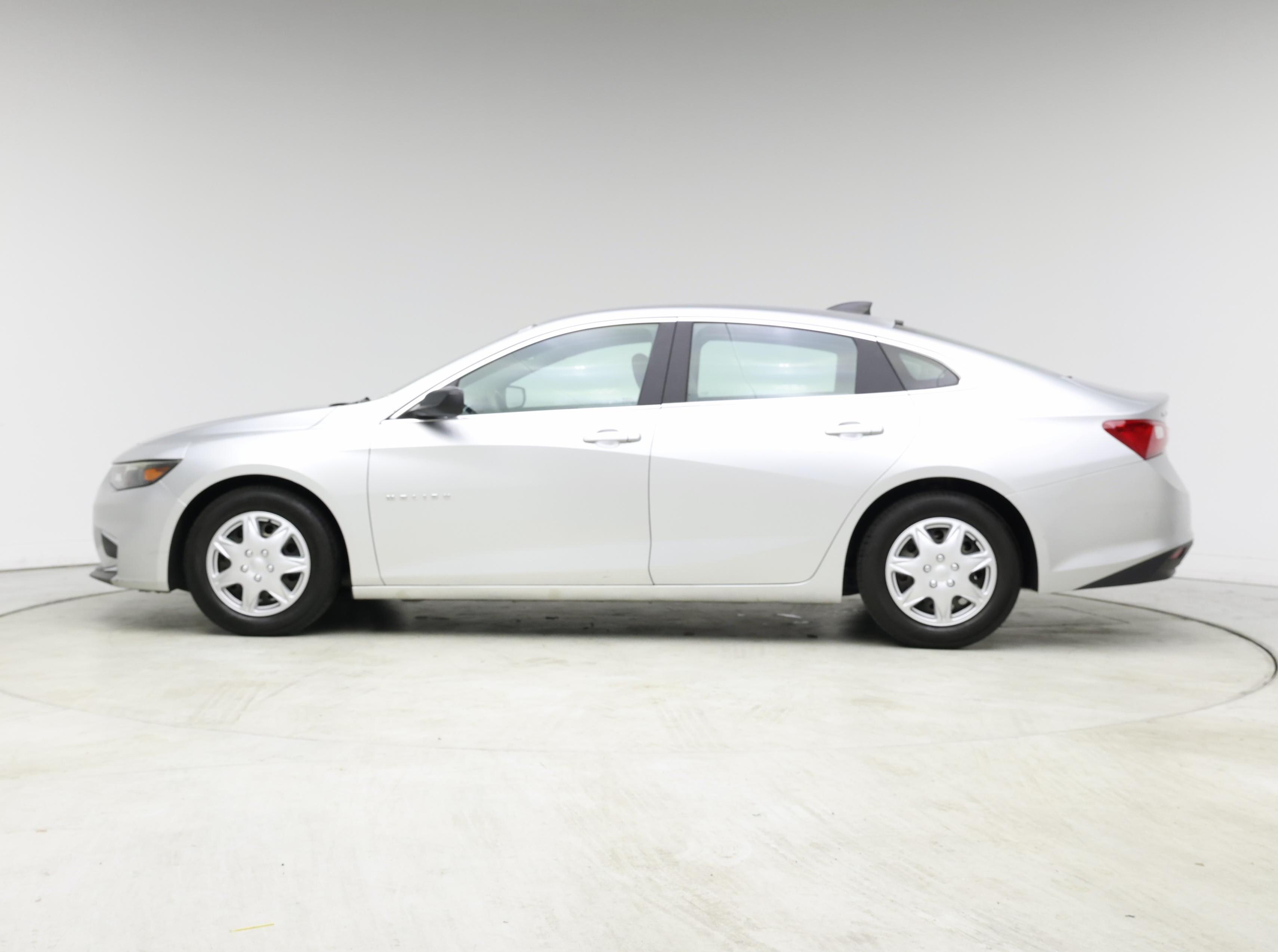 Thumbnail: 2016 Chevrolet Malibu - 3