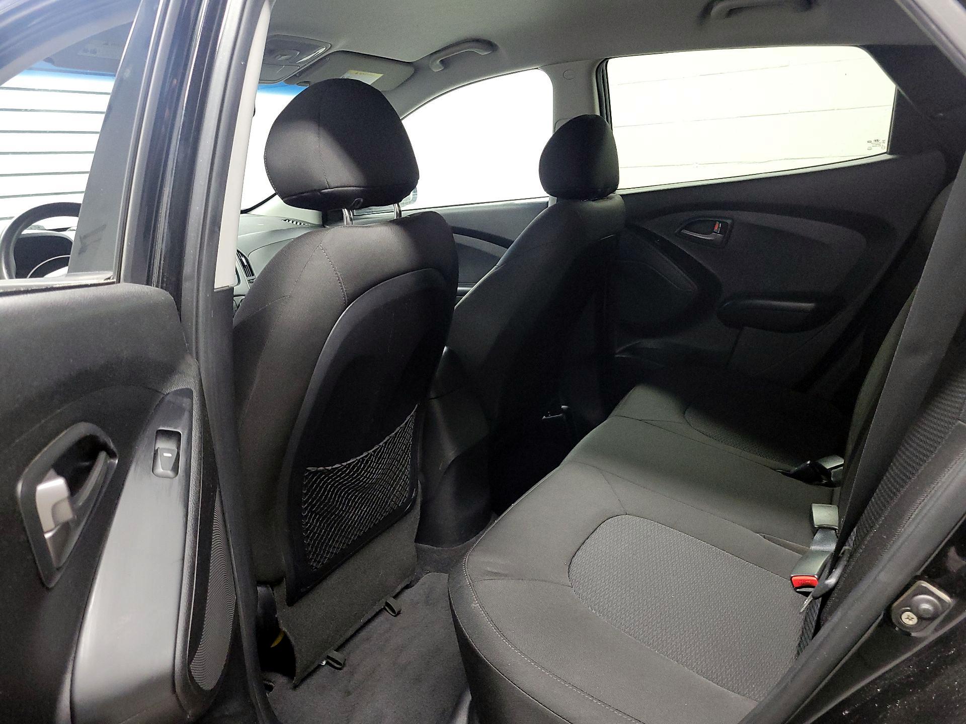 Thumbnail: 2015 Hyundai Tucson - 18
