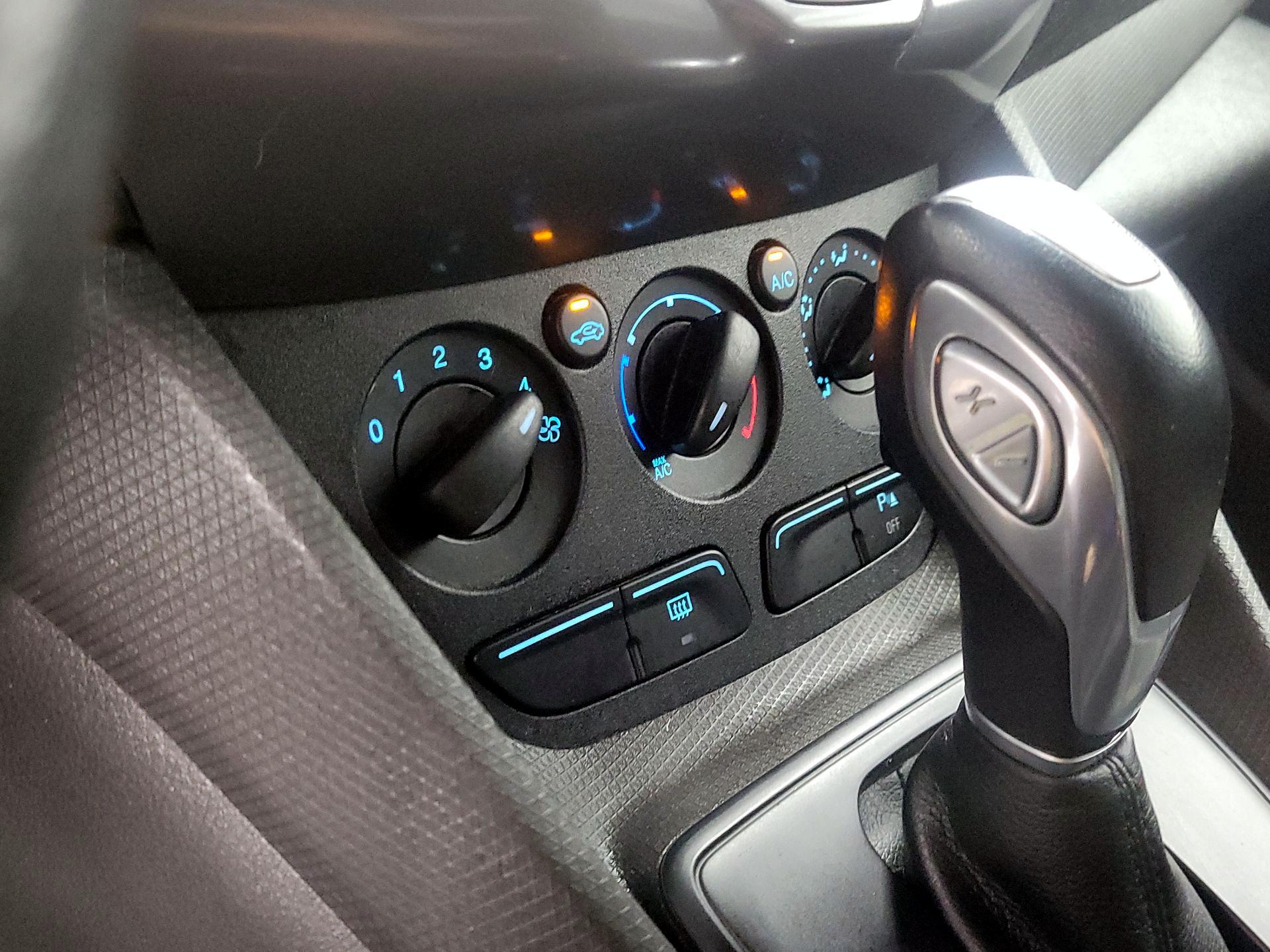 Thumbnail: 2016 Ford Transit Series - 16