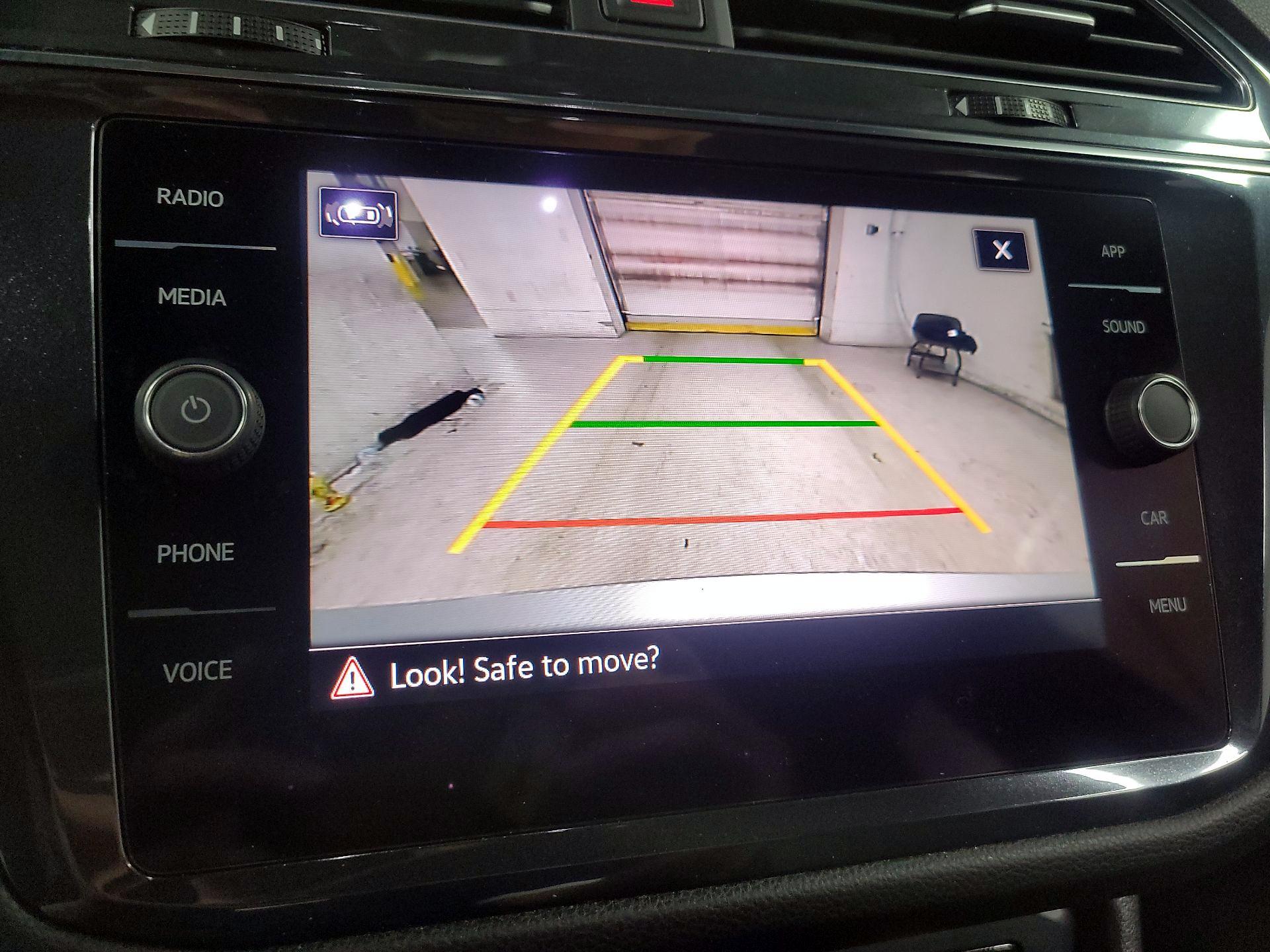 Thumbnail: 2022 Volkswagen Tiguan - 13