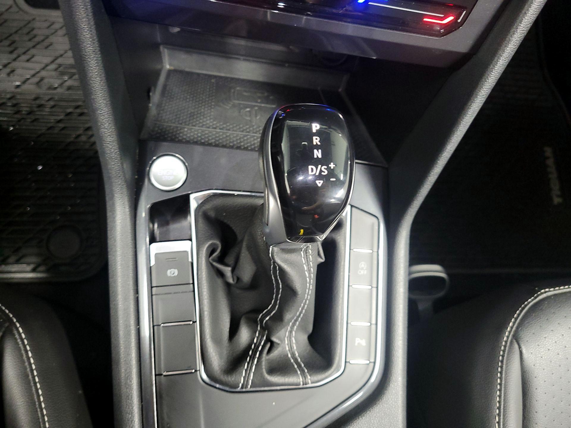 Thumbnail: 2022 Volkswagen Tiguan - 16