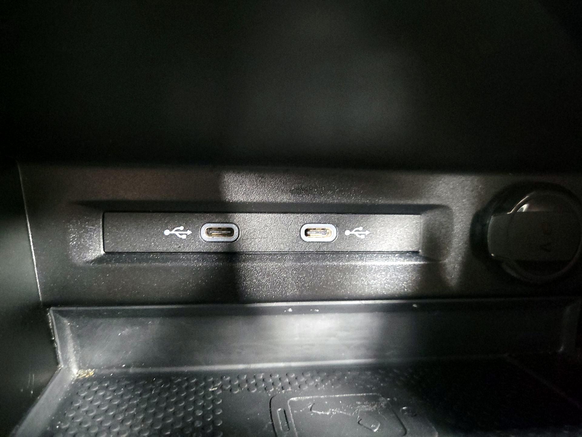 Thumbnail: 2022 Volkswagen Tiguan - 17