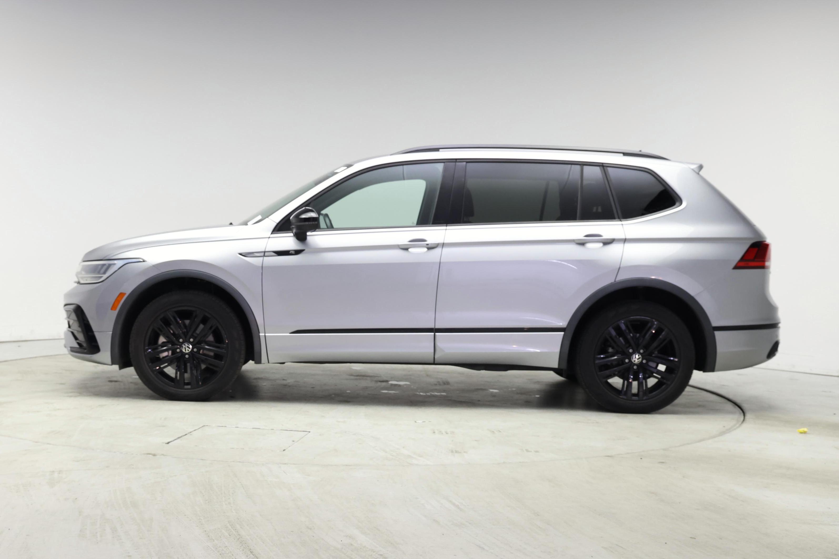 Thumbnail: 2022 Volkswagen Tiguan - 3