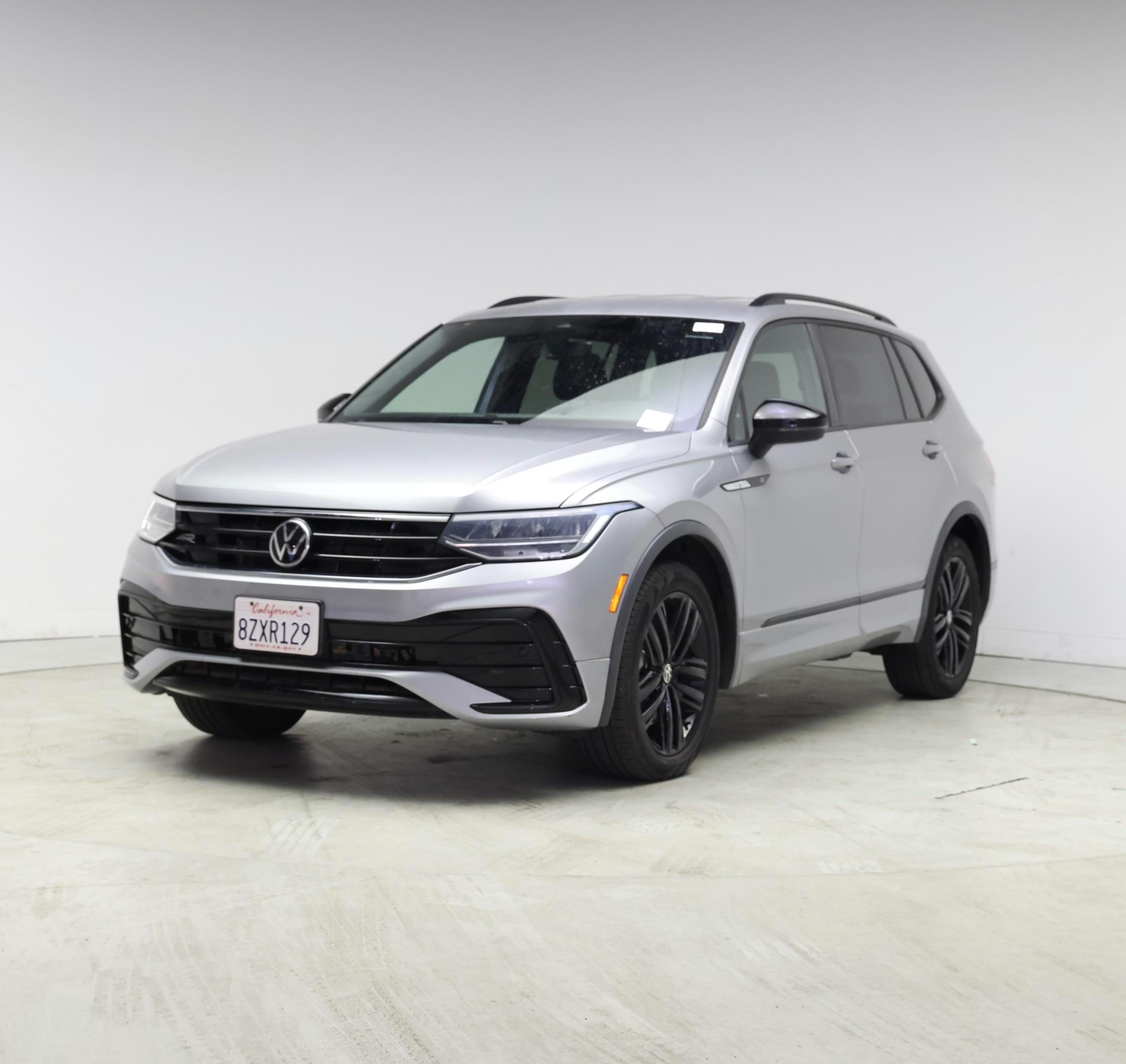 Thumbnail: 2022 Volkswagen Tiguan - 4