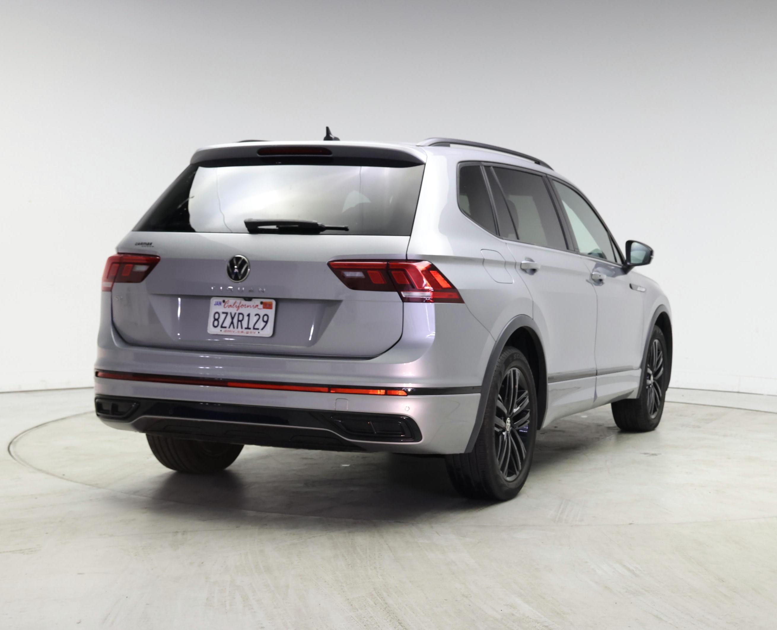 Thumbnail: 2022 Volkswagen Tiguan - 8