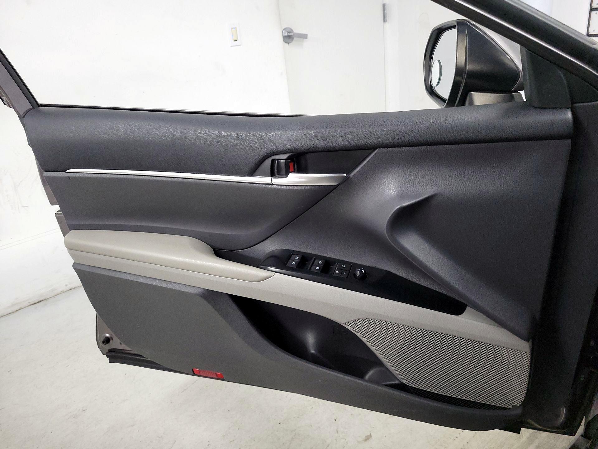 Thumbnail: 2020 Toyota Camry - 12