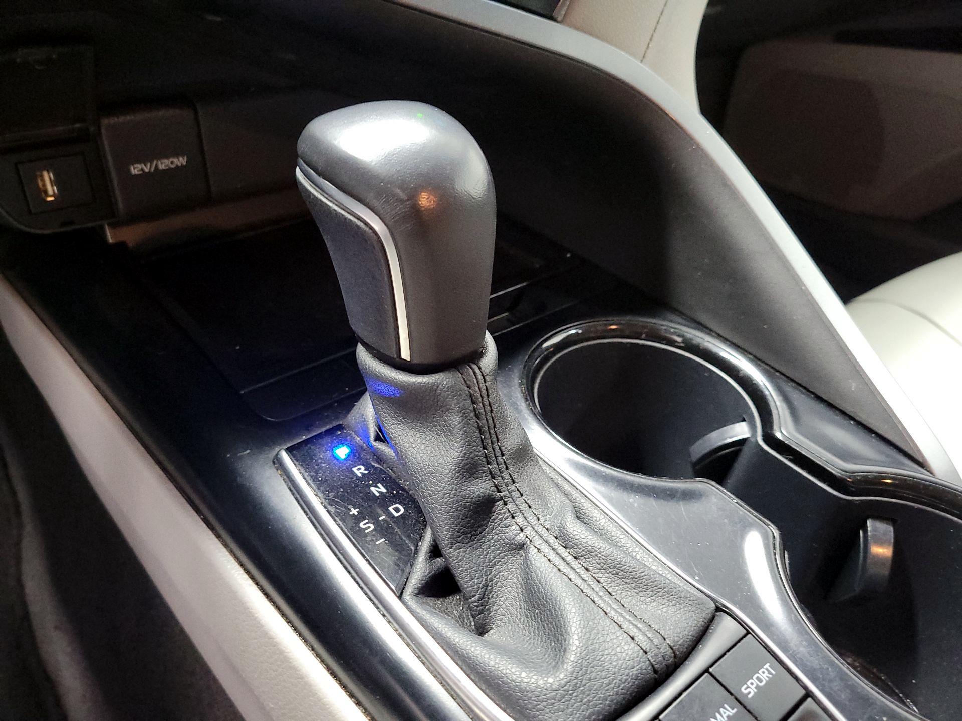 Thumbnail: 2020 Toyota Camry - 16