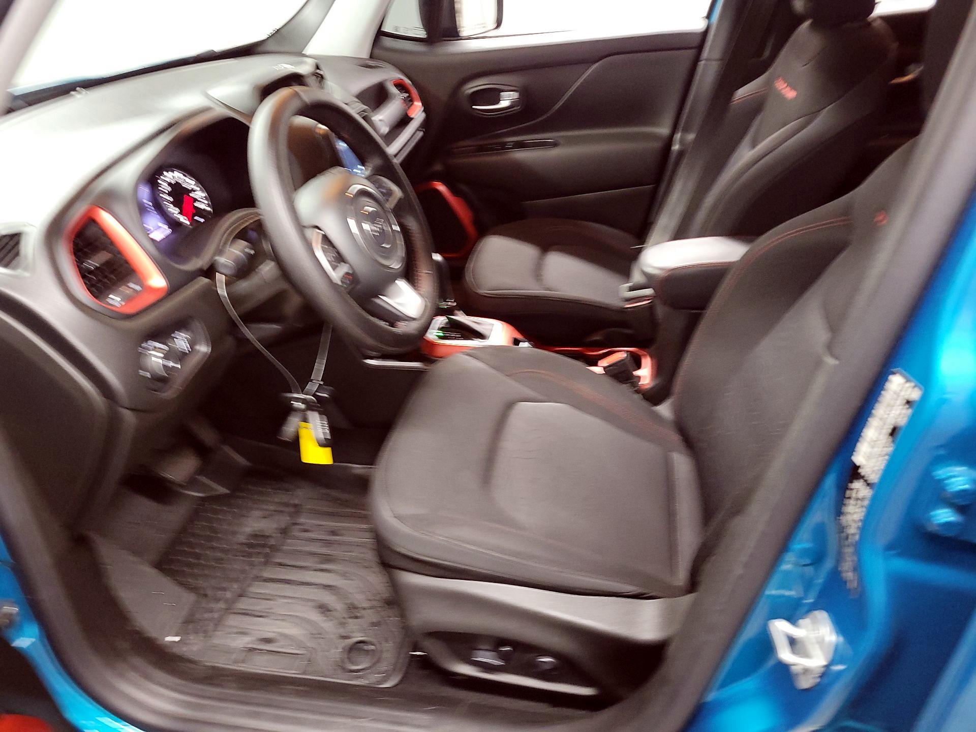 Thumbnail: 2020 Jeep Renegade - 11