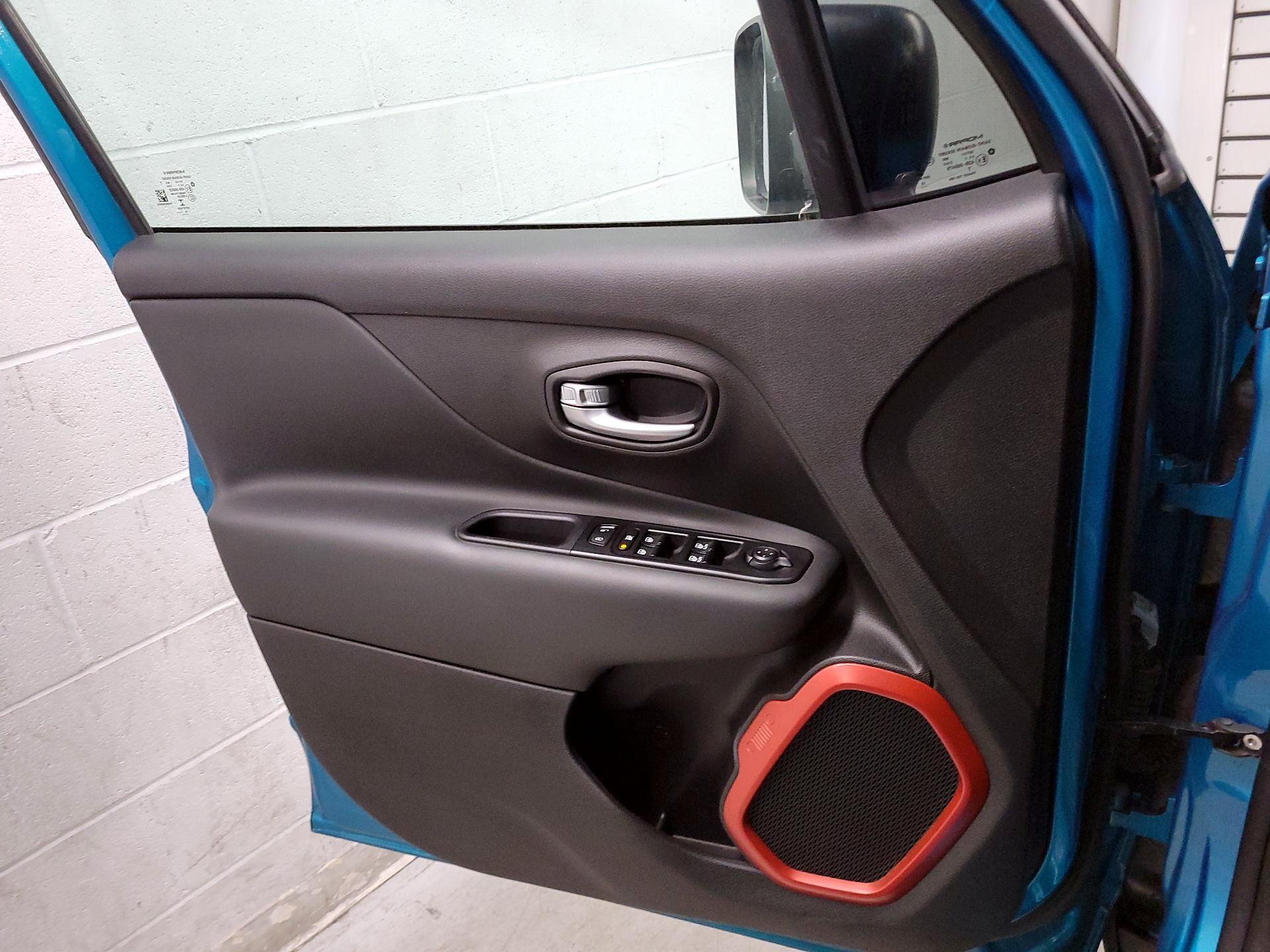 Thumbnail: 2020 Jeep Renegade - 12