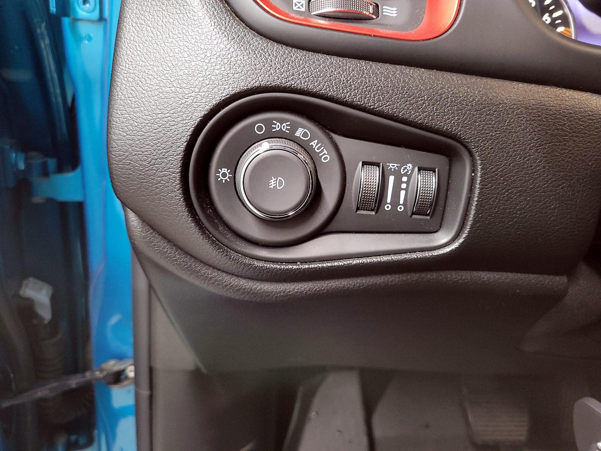 Thumbnail: 2020 Jeep Renegade - 13