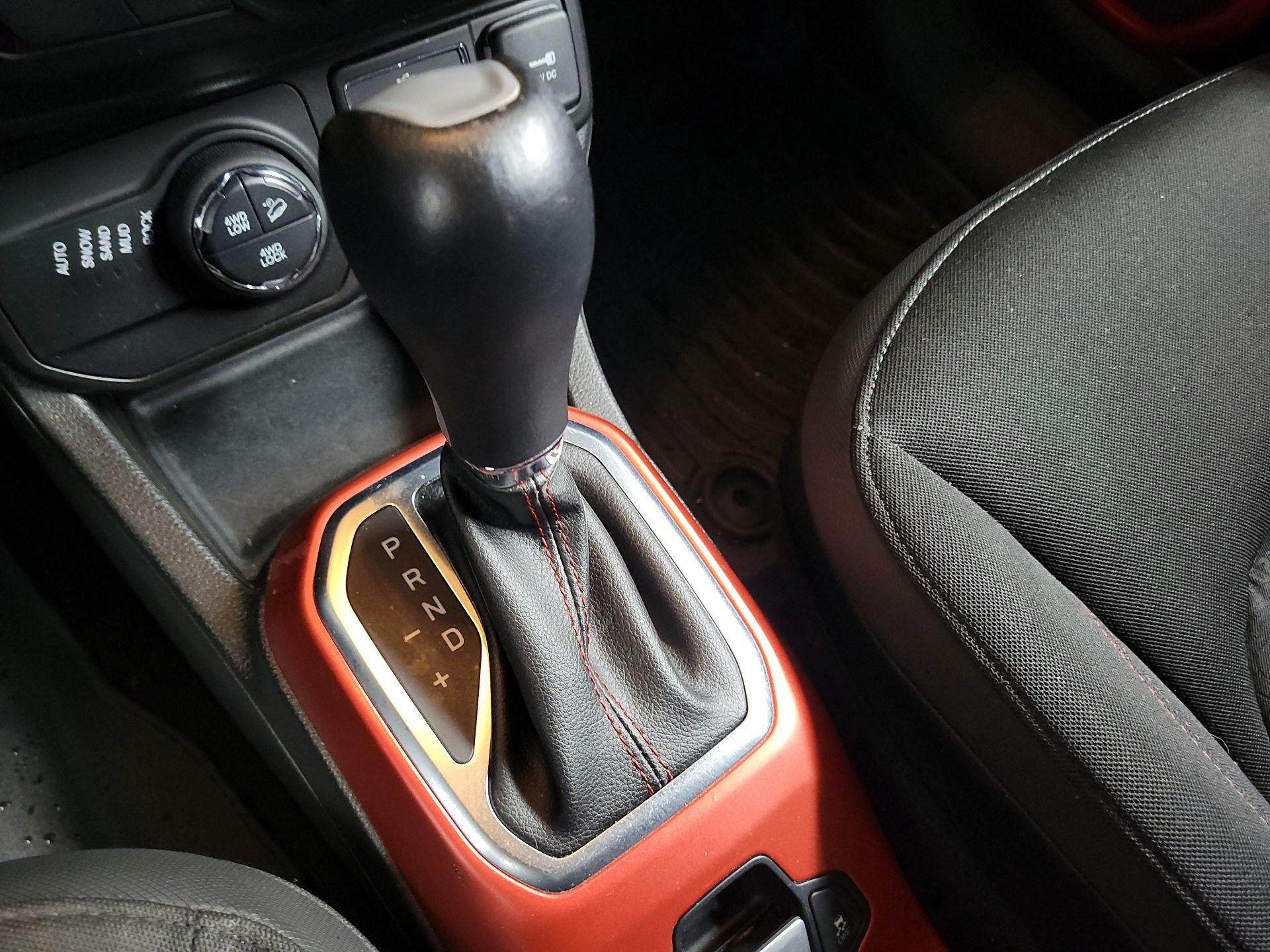 Thumbnail: 2020 Jeep Renegade - 17