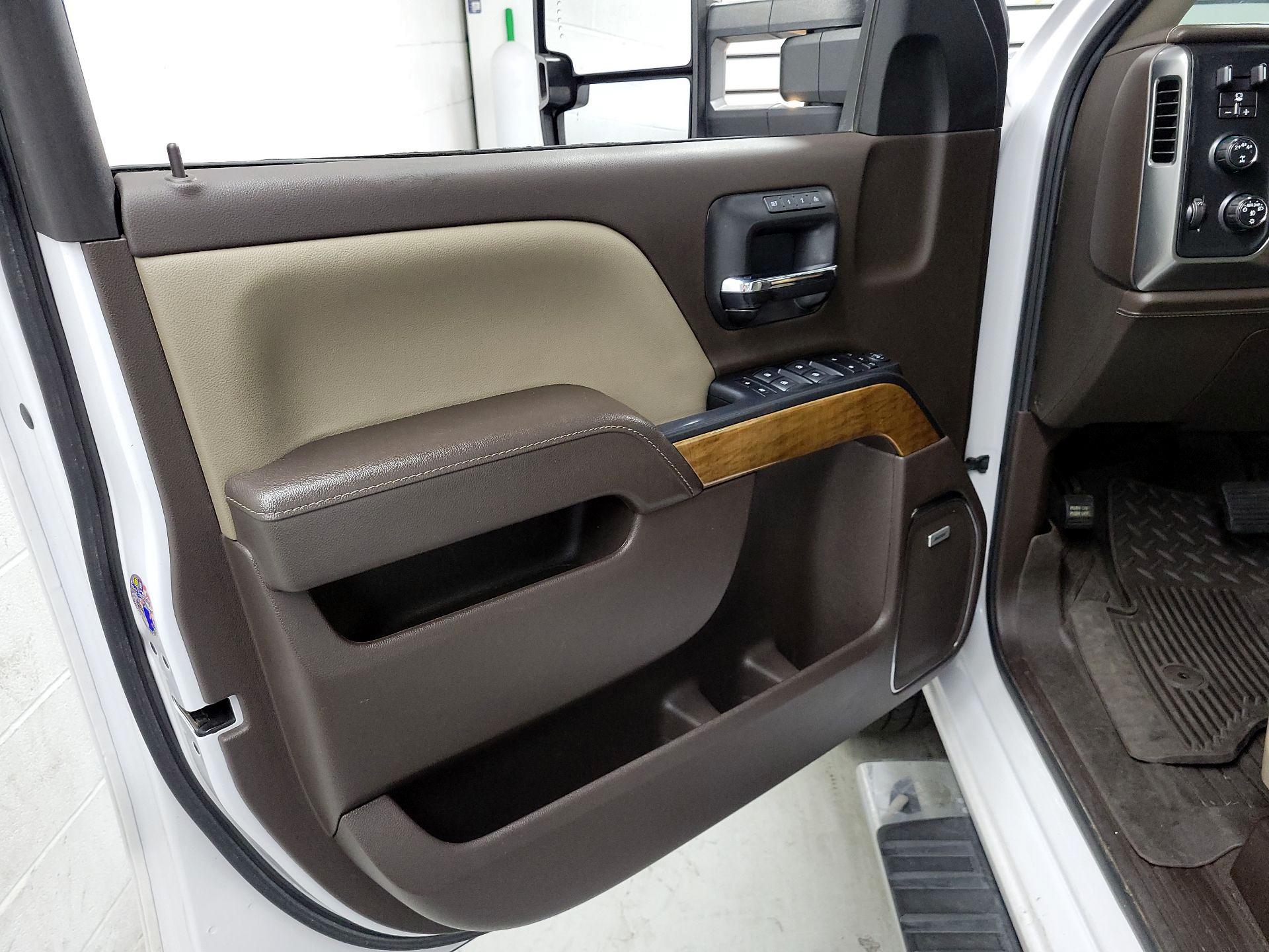 Thumbnail: 2019 Chevrolet Silverado 3500 - 12