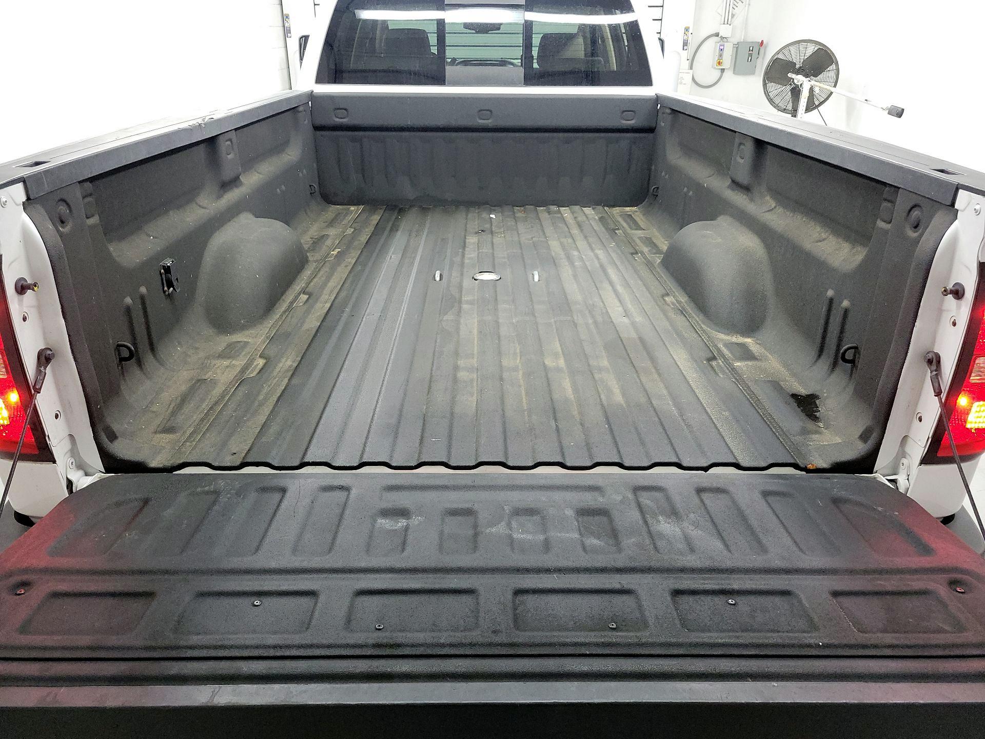 Thumbnail: 2019 Chevrolet Silverado 3500 - 19