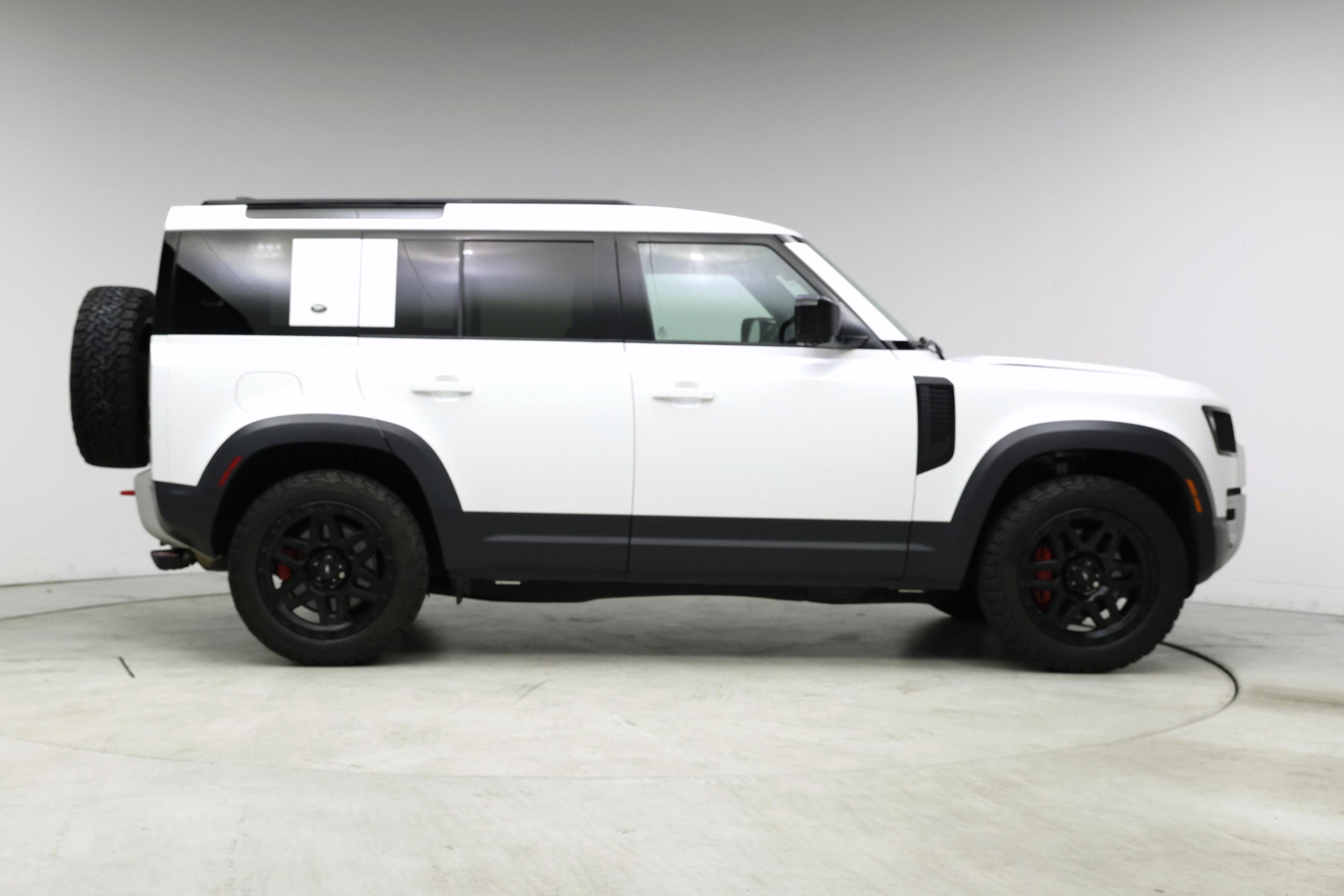 Thumbnail: 2023 Land Rover Defender - 7