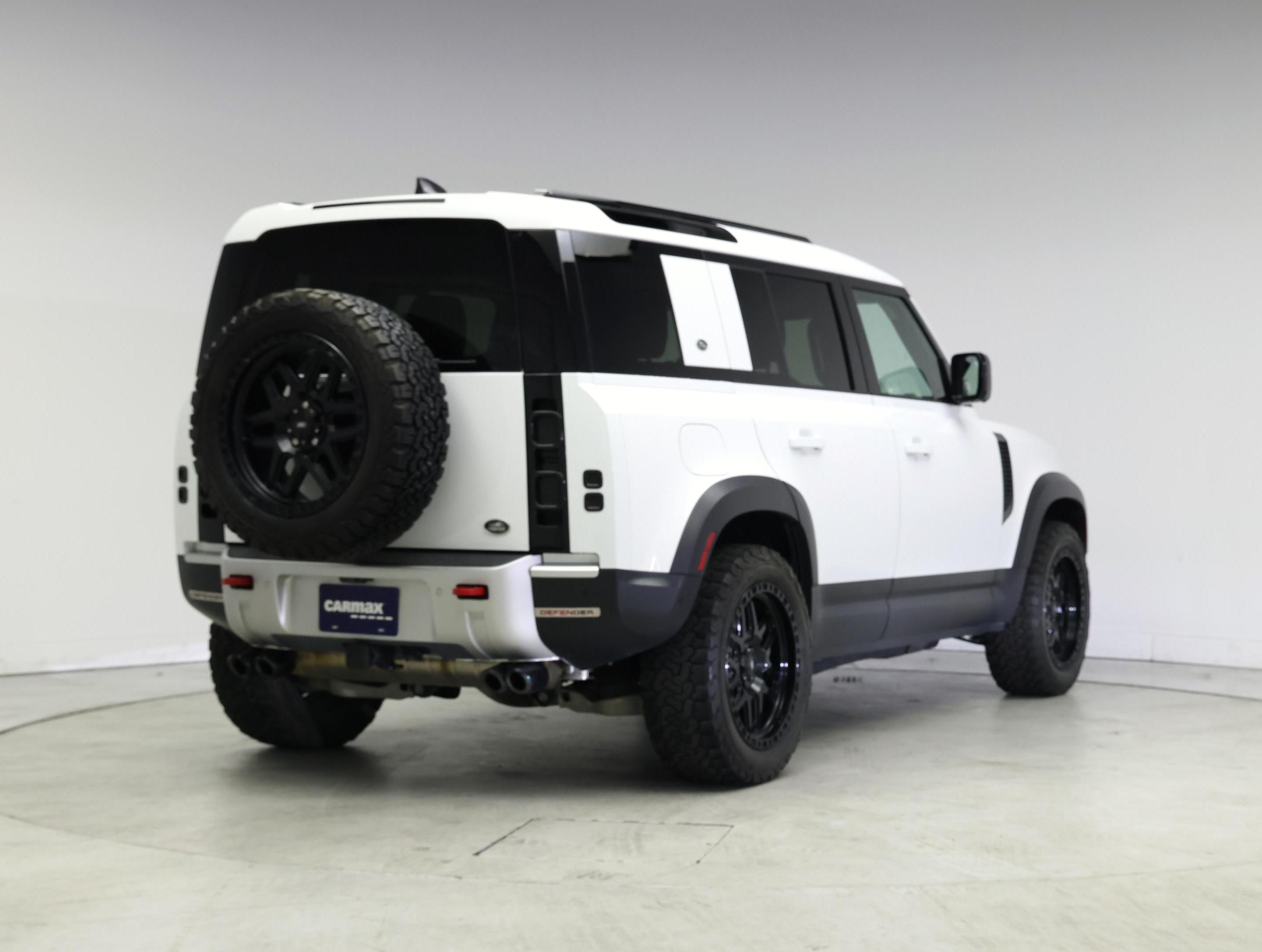 Thumbnail: 2023 Land Rover Defender - 8