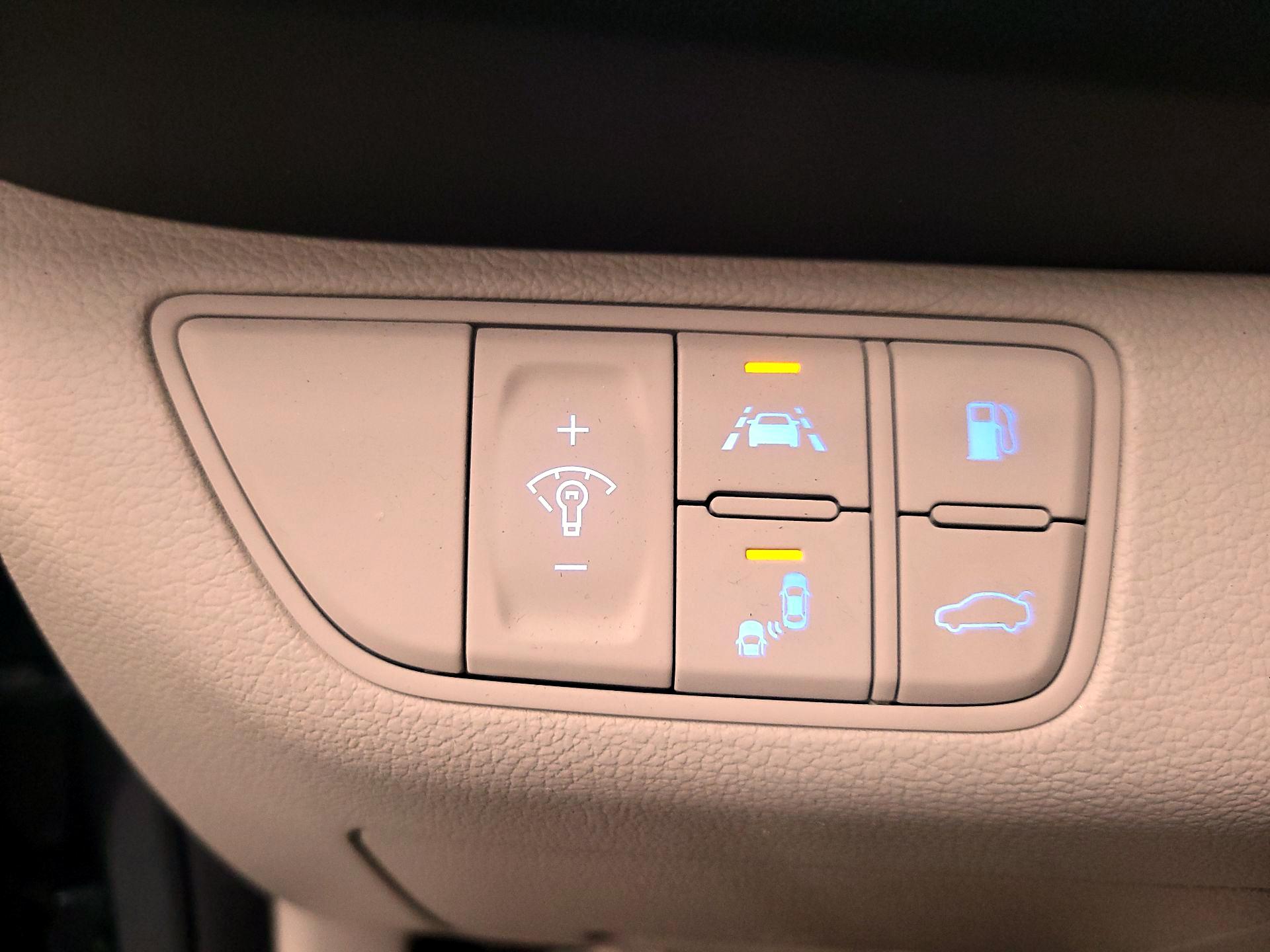 Thumbnail: 2019 Genesis G70 - 13