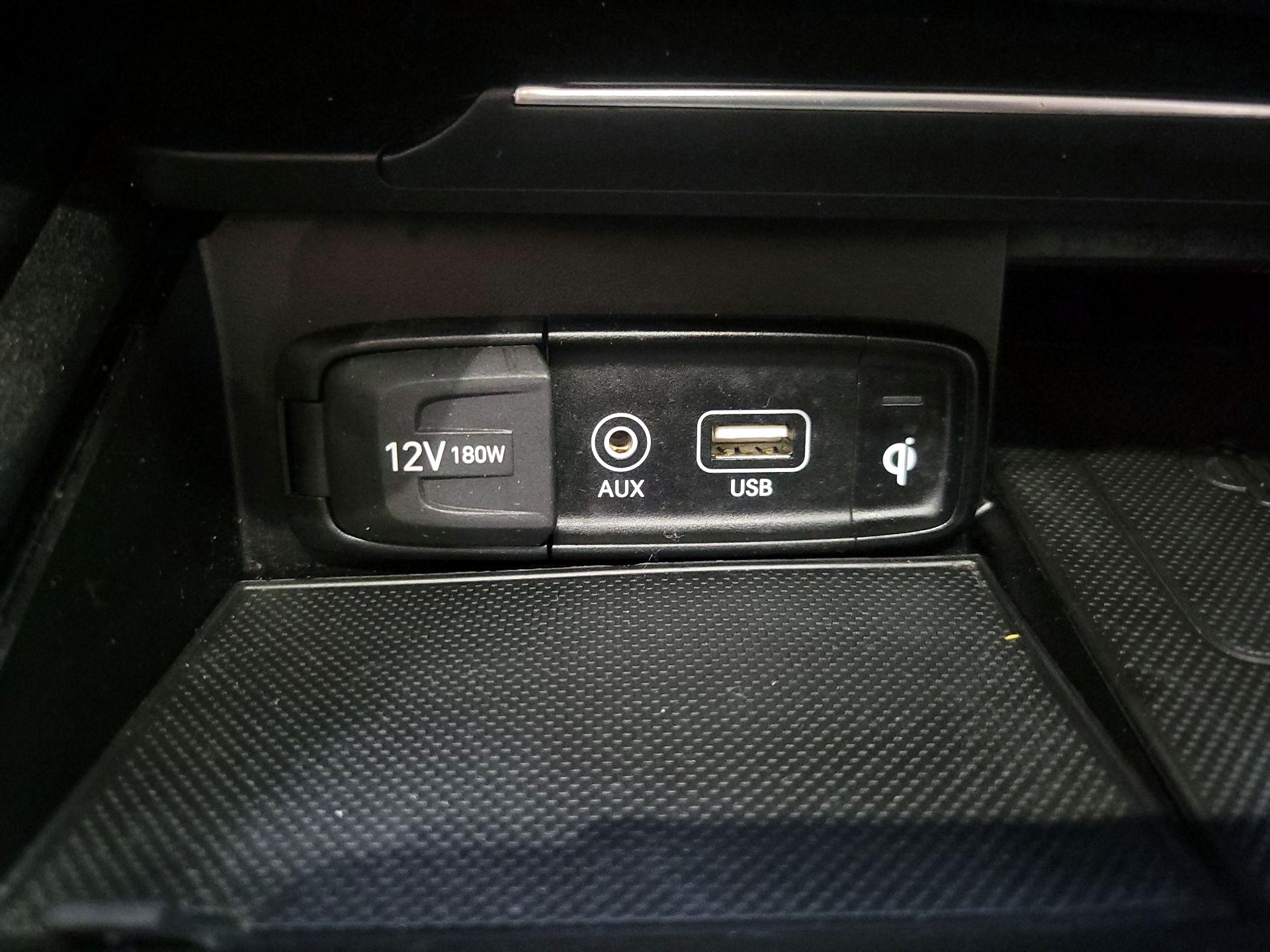 Thumbnail: 2019 Genesis G70 - 19