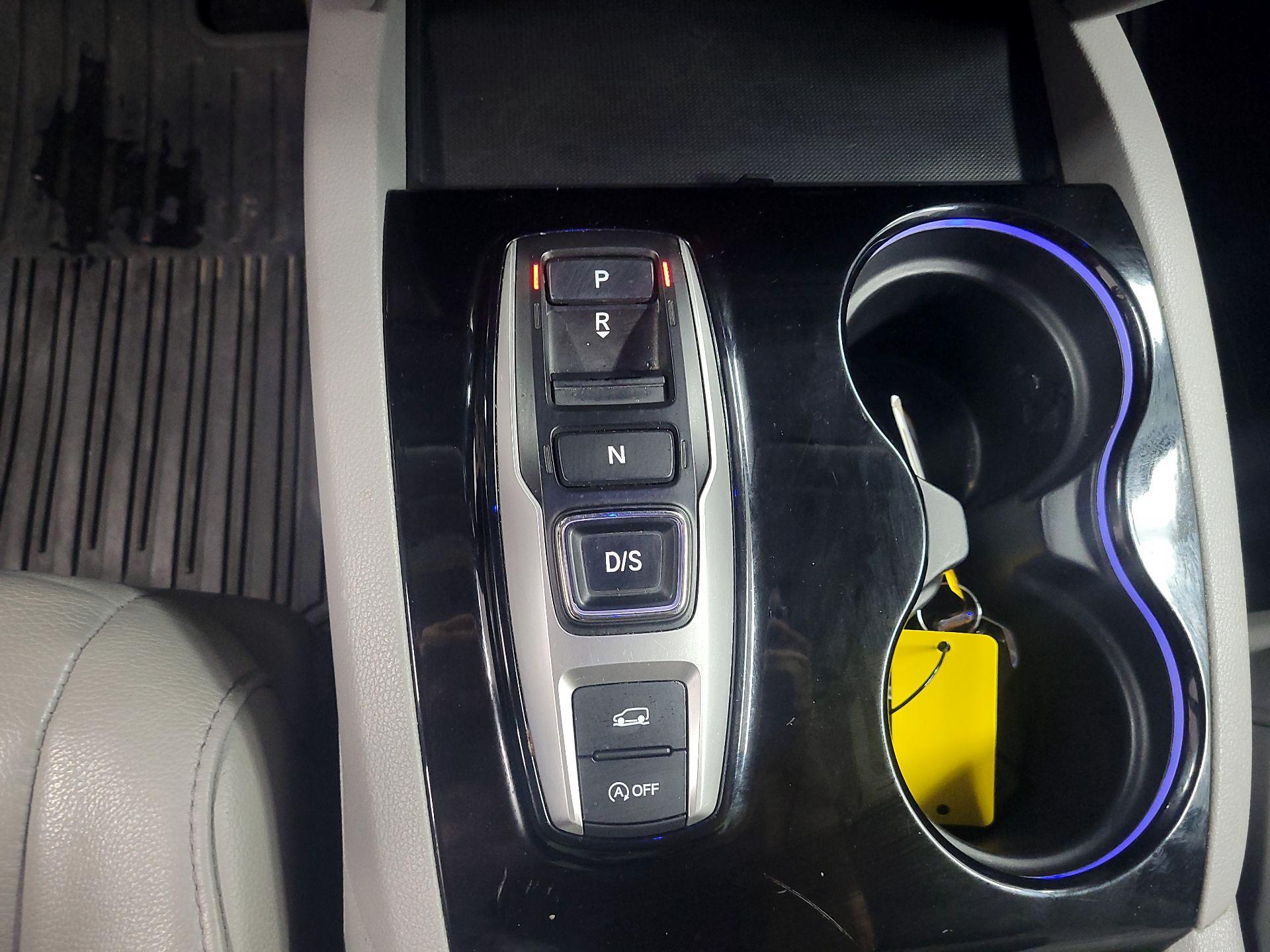 Thumbnail: 2019 Honda Pilot - 16