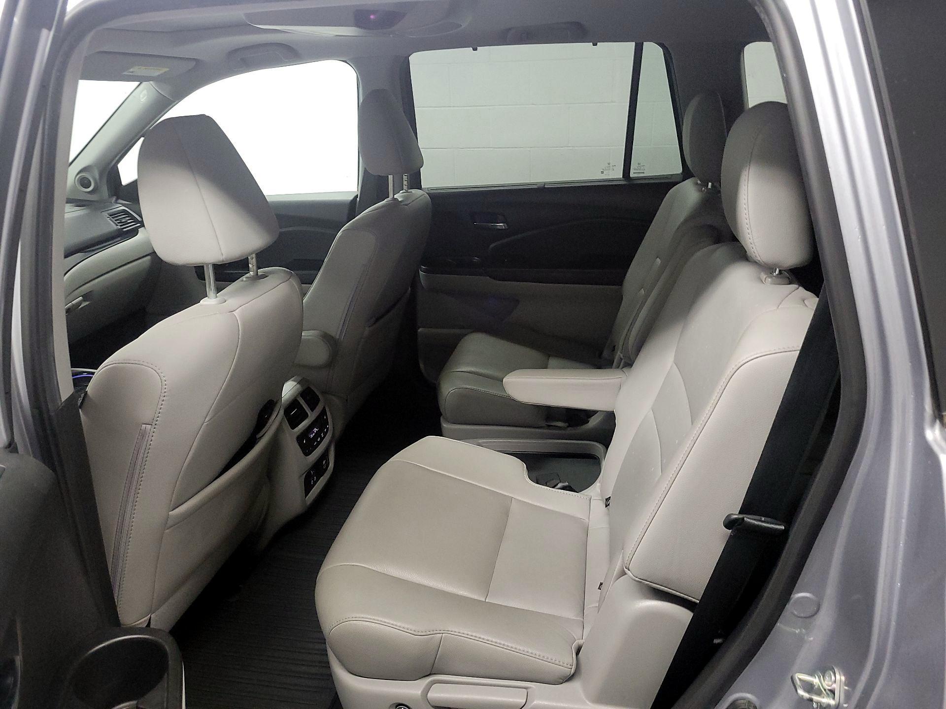 Thumbnail: 2019 Honda Pilot - 17