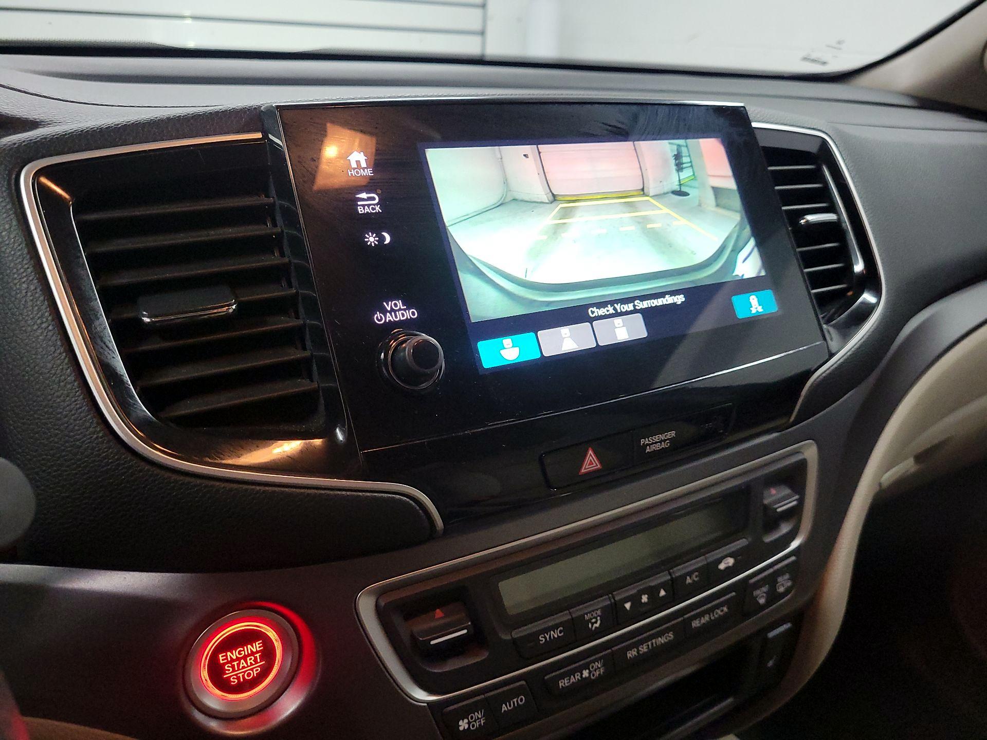 Thumbnail: 2019 Honda Pilot - 14