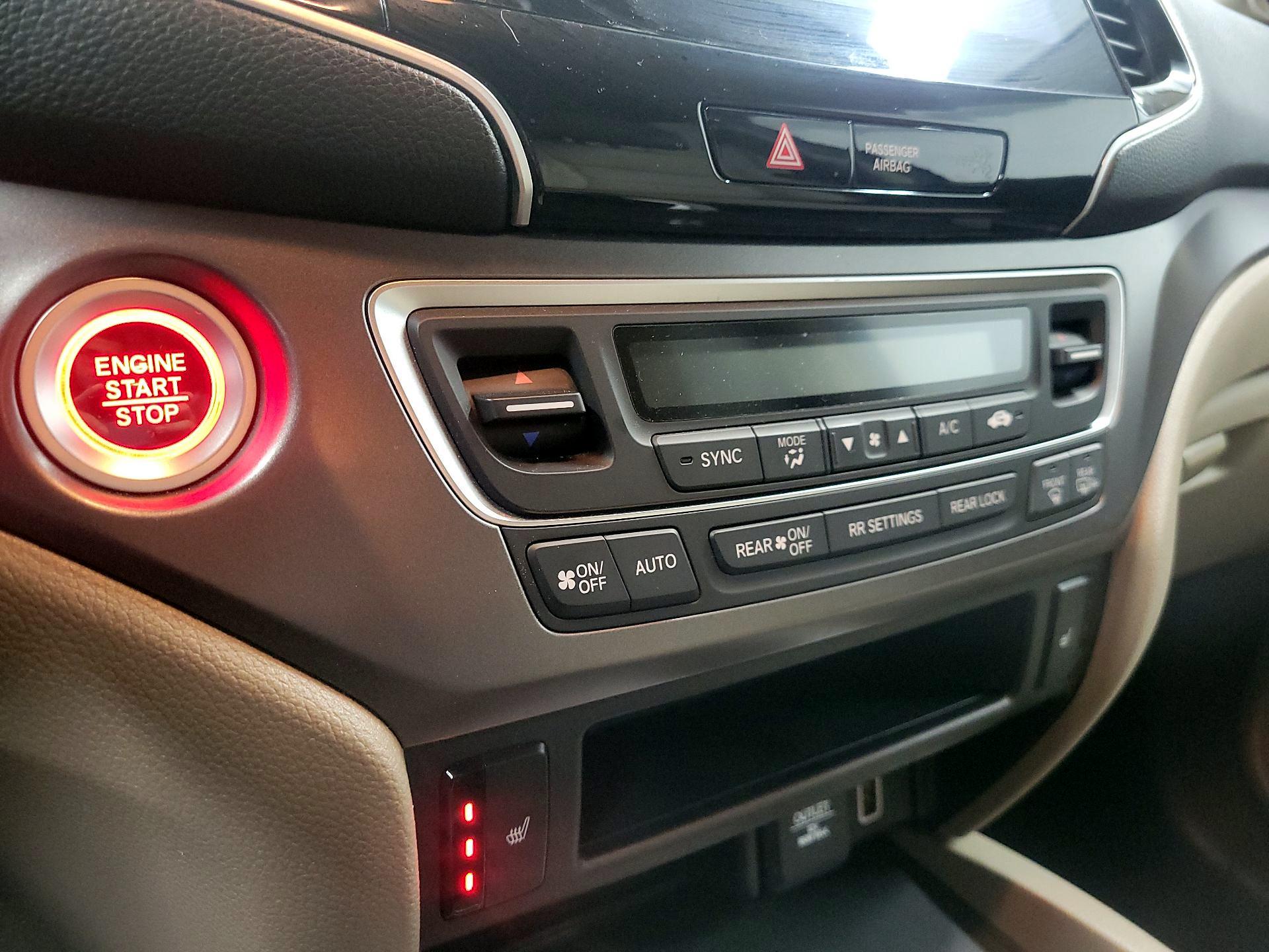 Thumbnail: 2019 Honda Pilot - 16