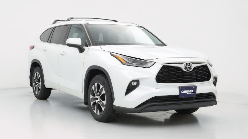 2022 Toyota Highlander XLE Hero Image