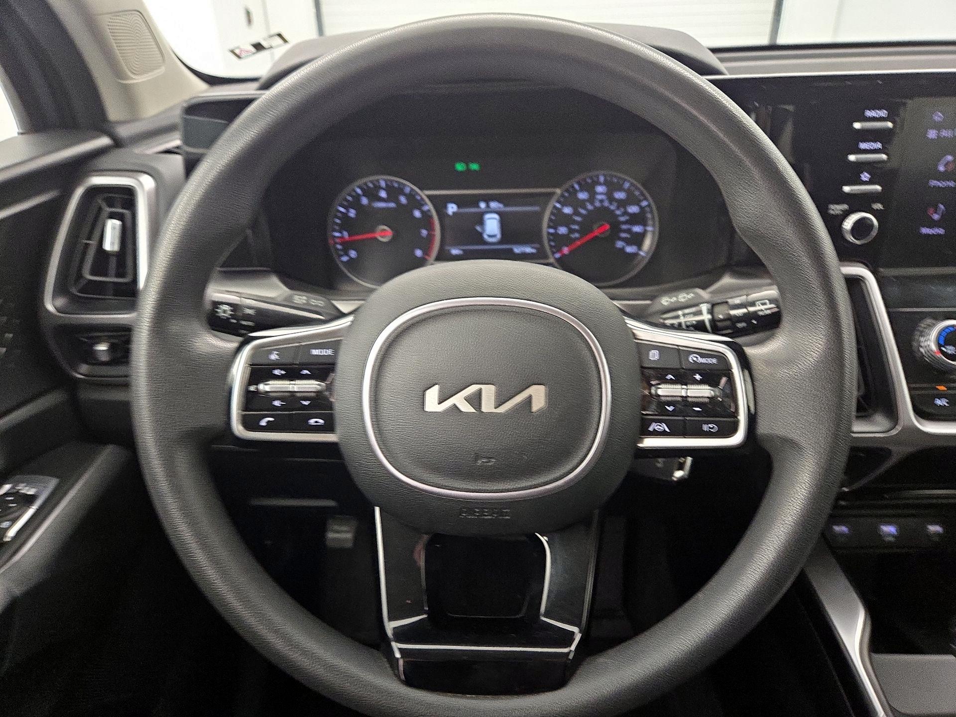 Thumbnail: 2023 Kia Sorento - 10