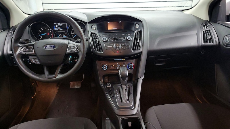 2017 Ford Focus SE 9