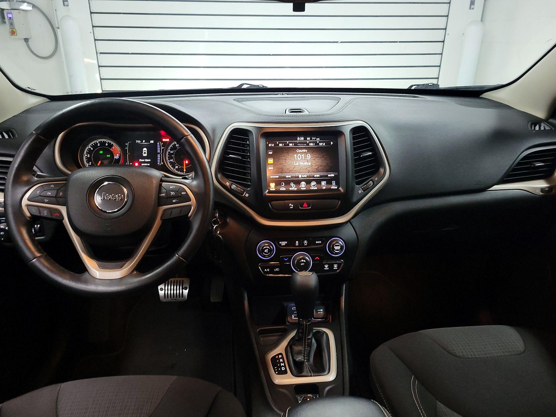 Thumbnail: 2017 Jeep Wrangler - 9