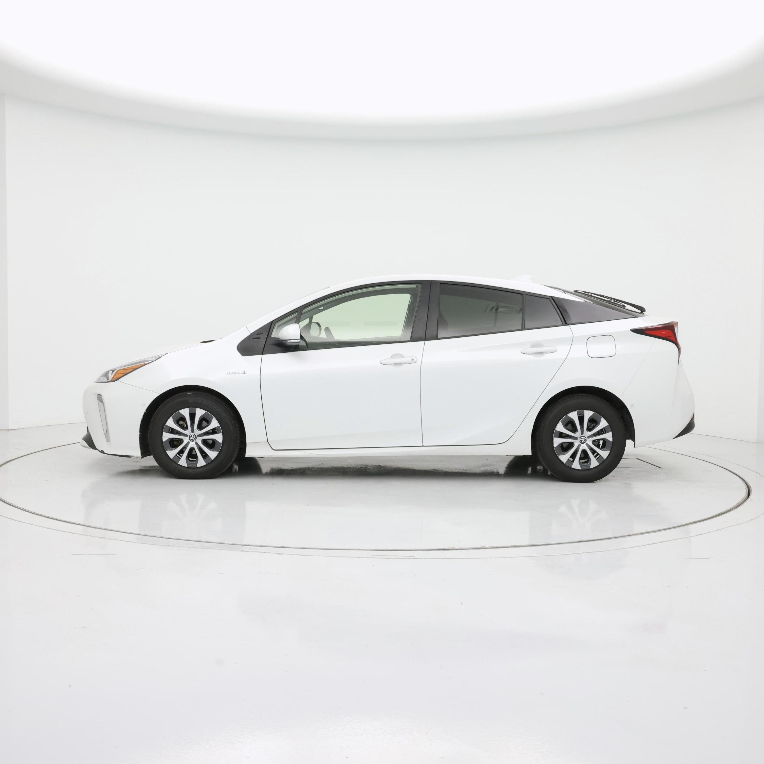 Thumbnail: 2021 Toyota Prius - 3