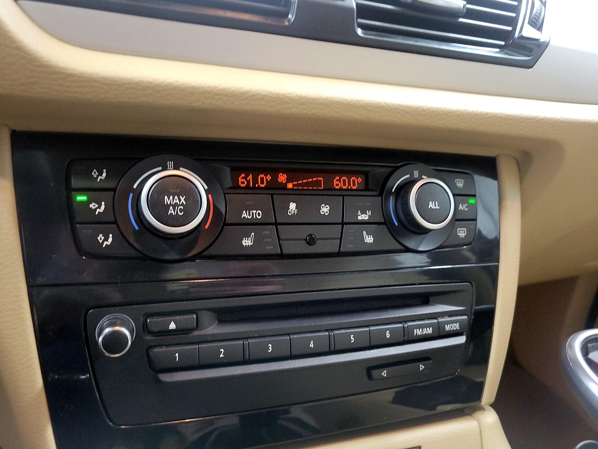 Thumbnail: 2015 BMW X1 - 14