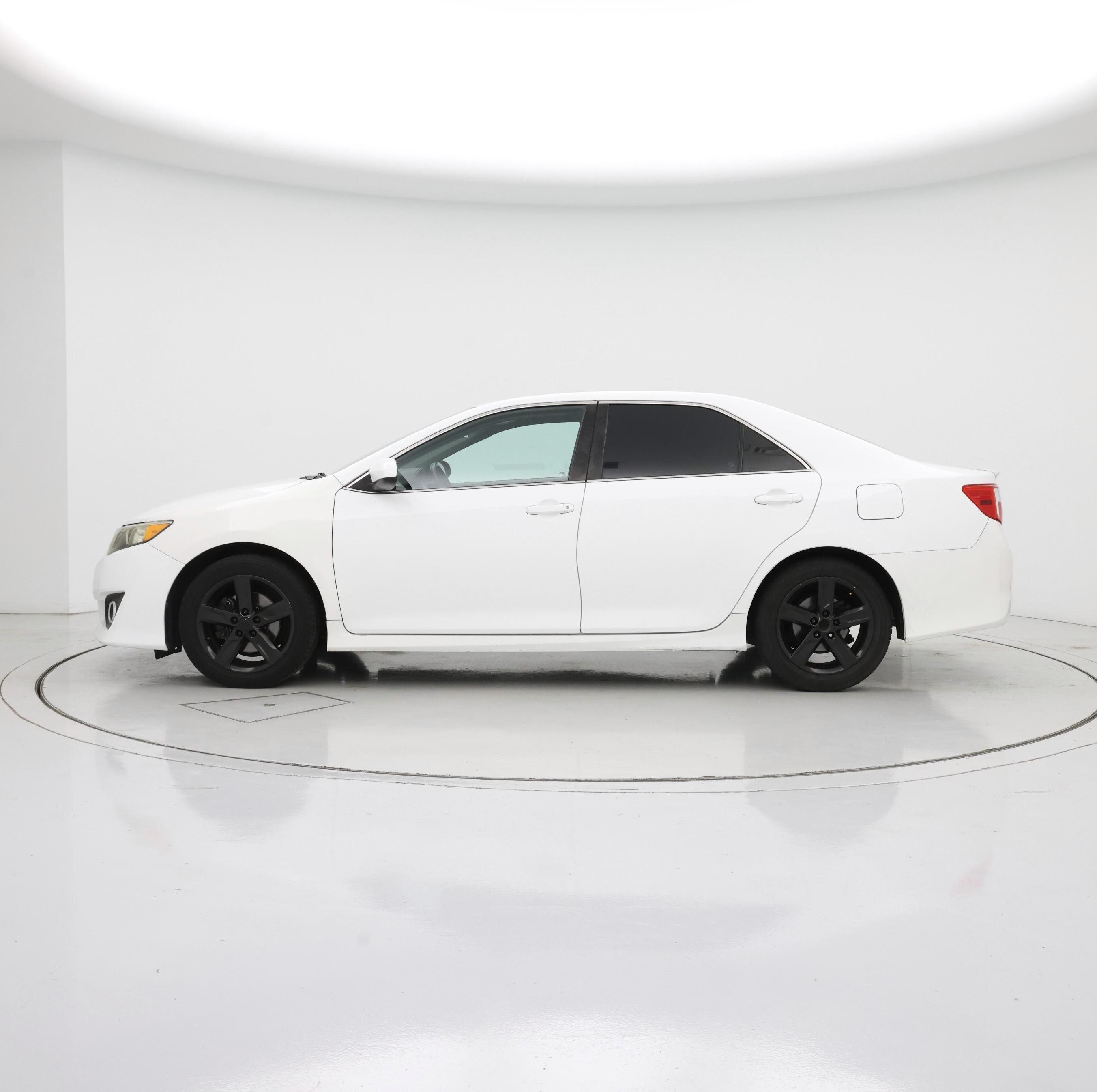 Thumbnail: 2014 Toyota Camry - 3